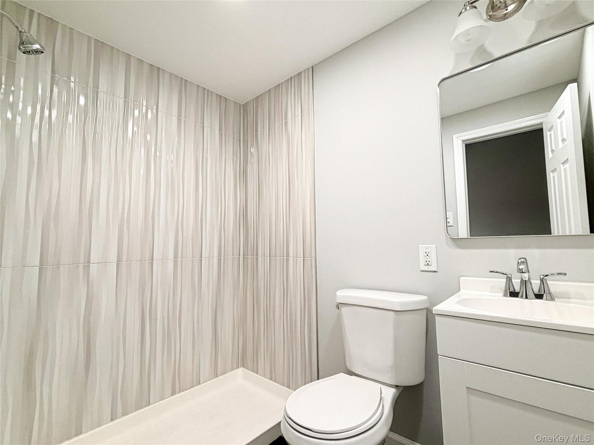 #16 photo, 22 Harford Drive, サフォーク郡 Coram , NY 11727