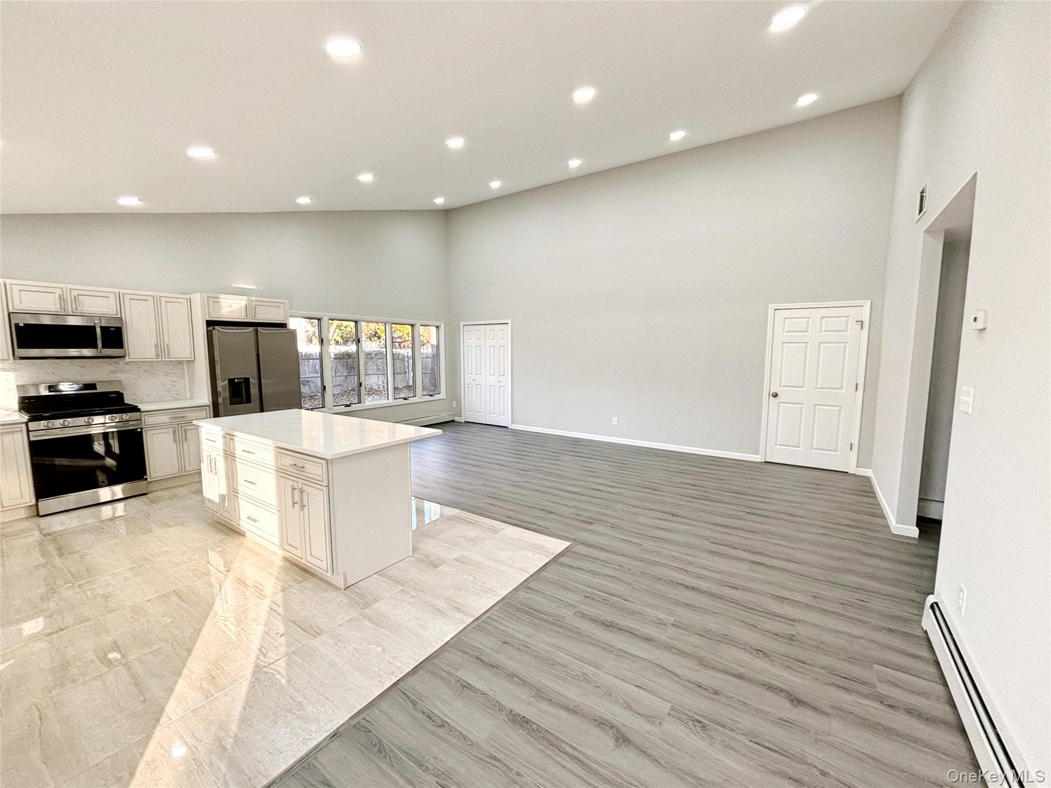 #3 photo, 22 Harford Drive, サフォーク郡 Coram , NY 11727