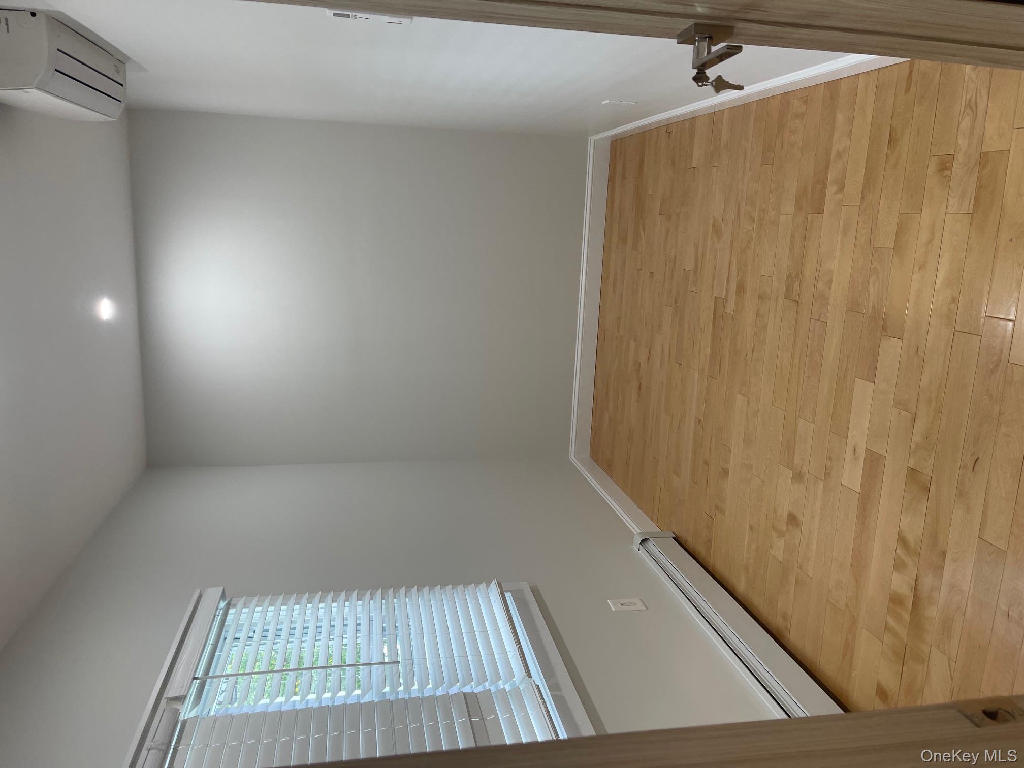 #5 photo, 81-34 169th Street, Hillcrest (Queens) , NY 11432