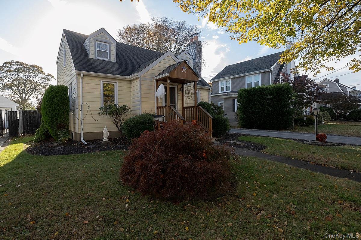 #1 photo, 471 Windsor Place, Oceanside , NY 11572