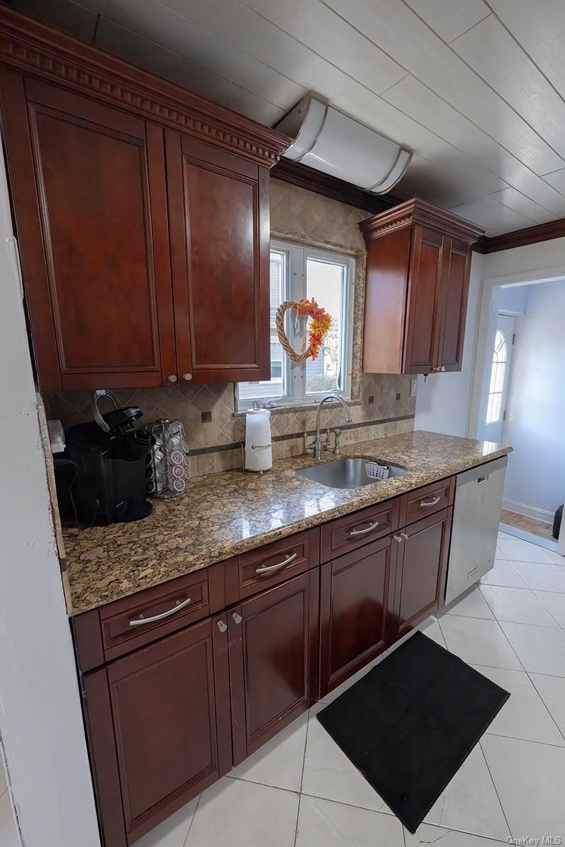 #10 photo, 471 Windsor Place, Oceanside , NY 11572