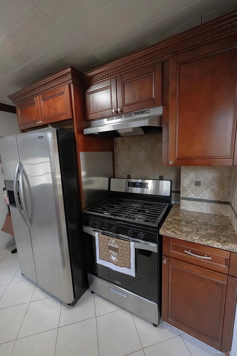 #11 photo, 471 Windsor Place, Oceanside , NY 11572