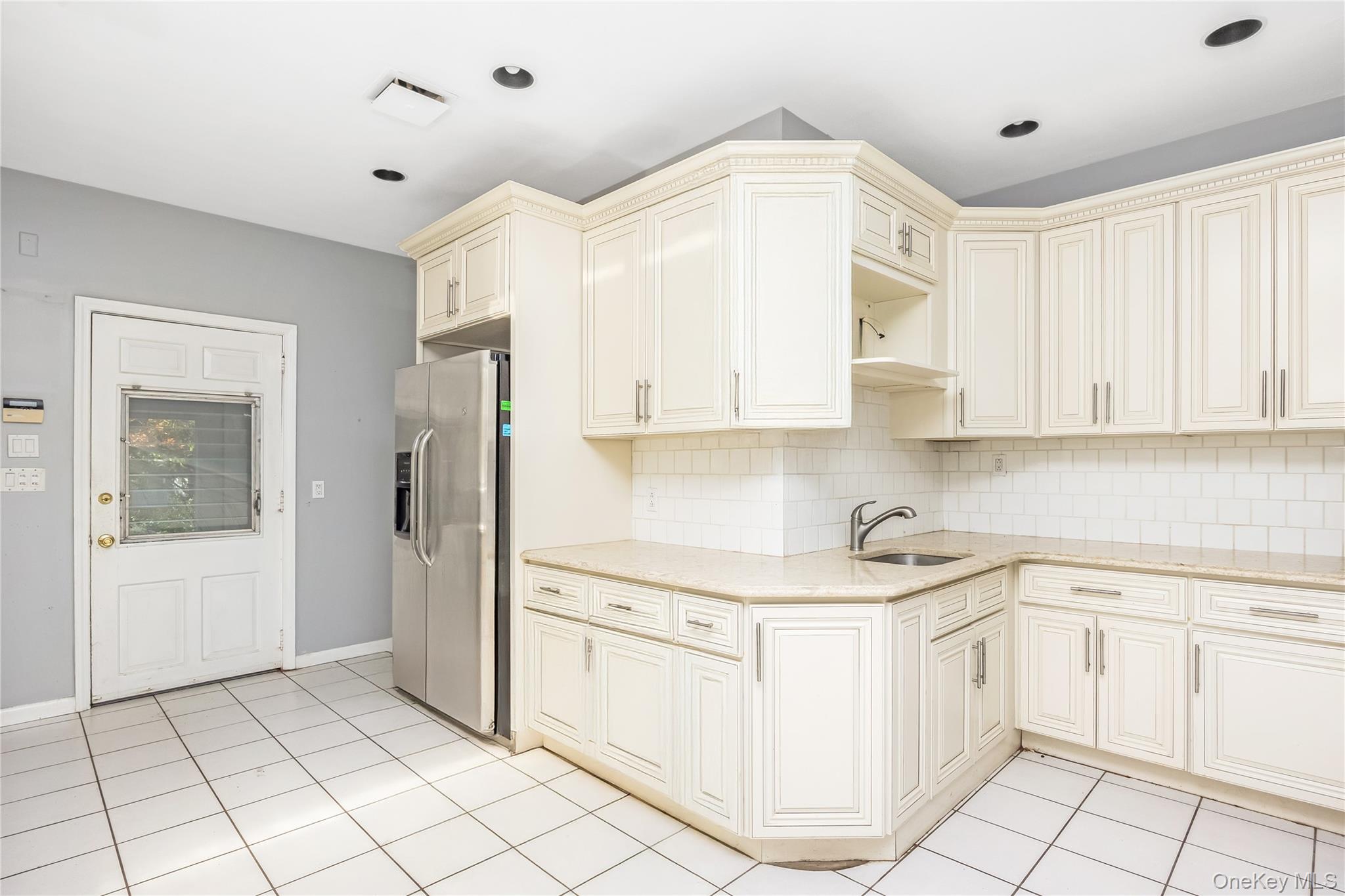 #10 photo, 5 Bagatelle Road, Dix Hills , NY 11746