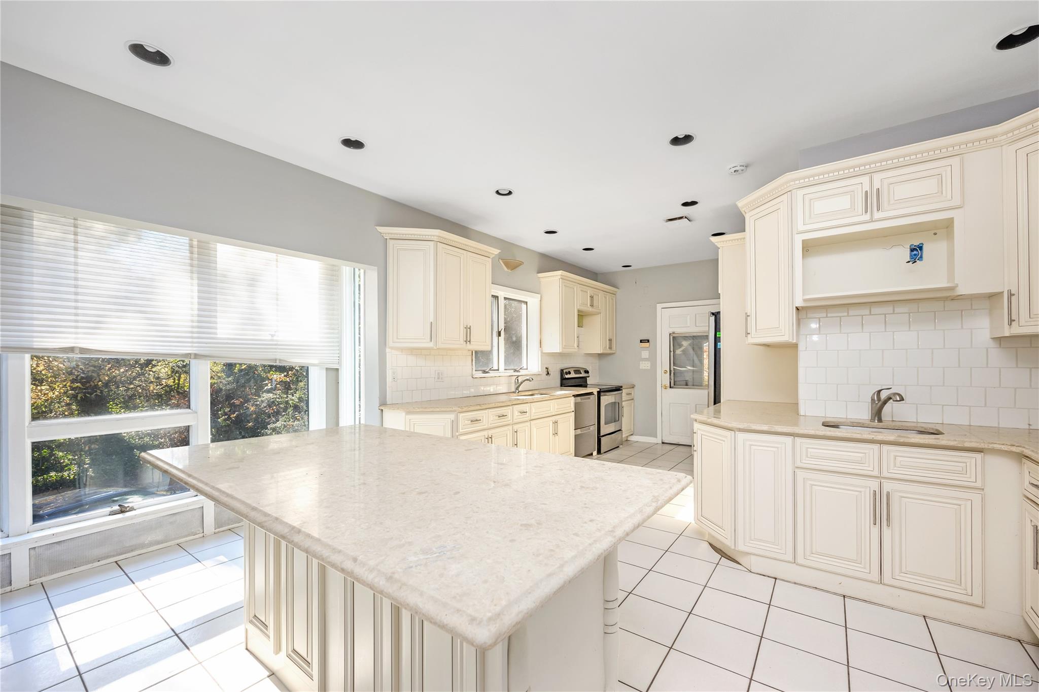 #12 photo, 5 Bagatelle Road, Dix Hills , NY 11746