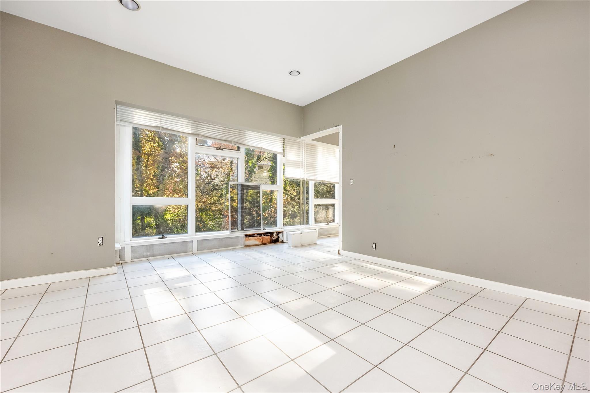 #13 photo, 5 Bagatelle Road, Dix Hills , NY 11746