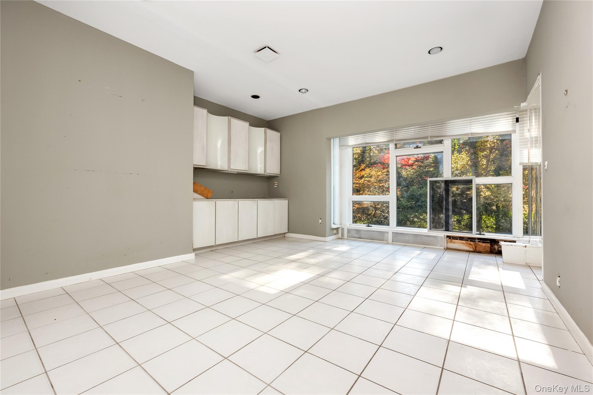 #14 photo, 5 Bagatelle Road, Dix Hills , NY 11746