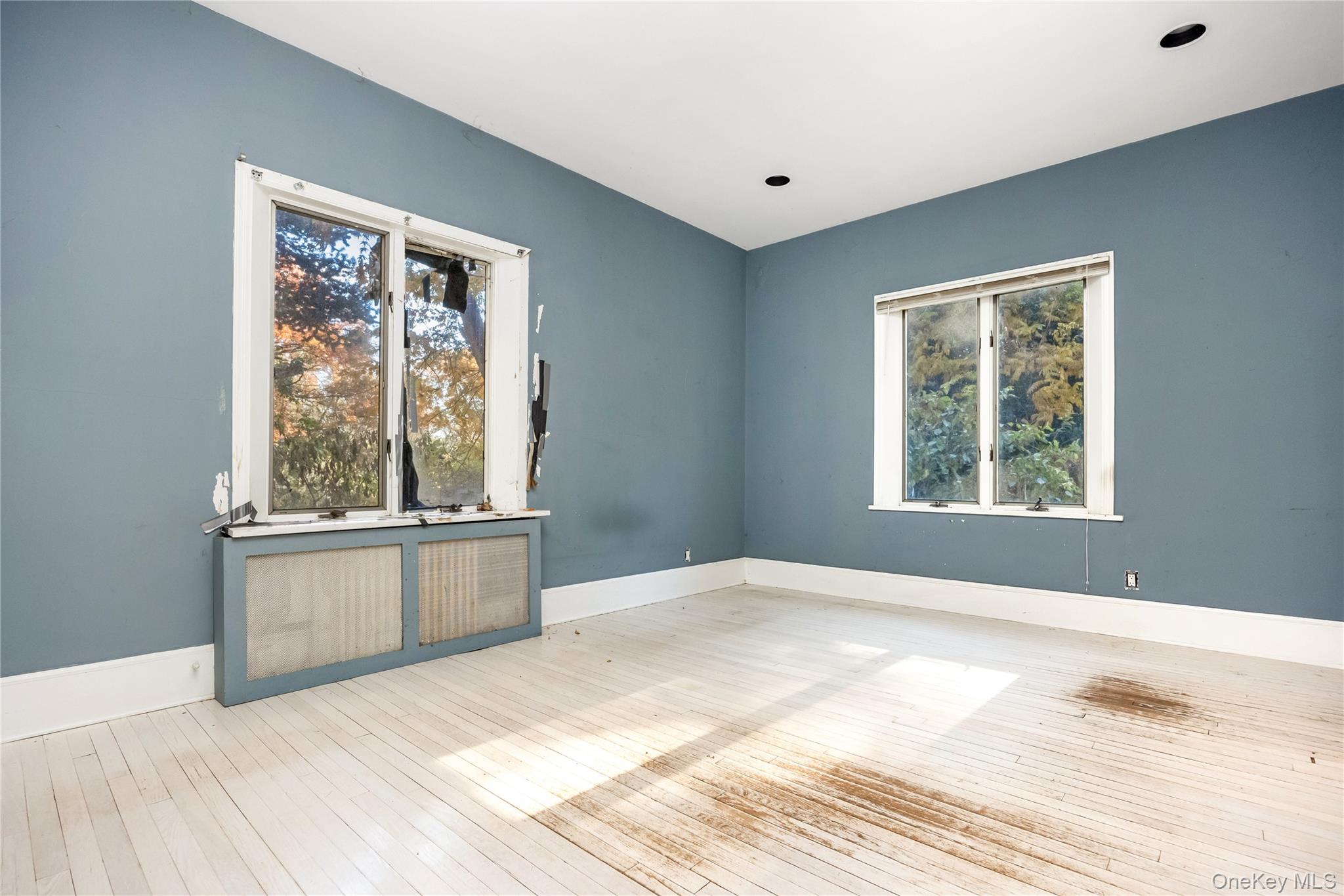 #16 photo, 5 Bagatelle Road, Dix Hills , NY 11746