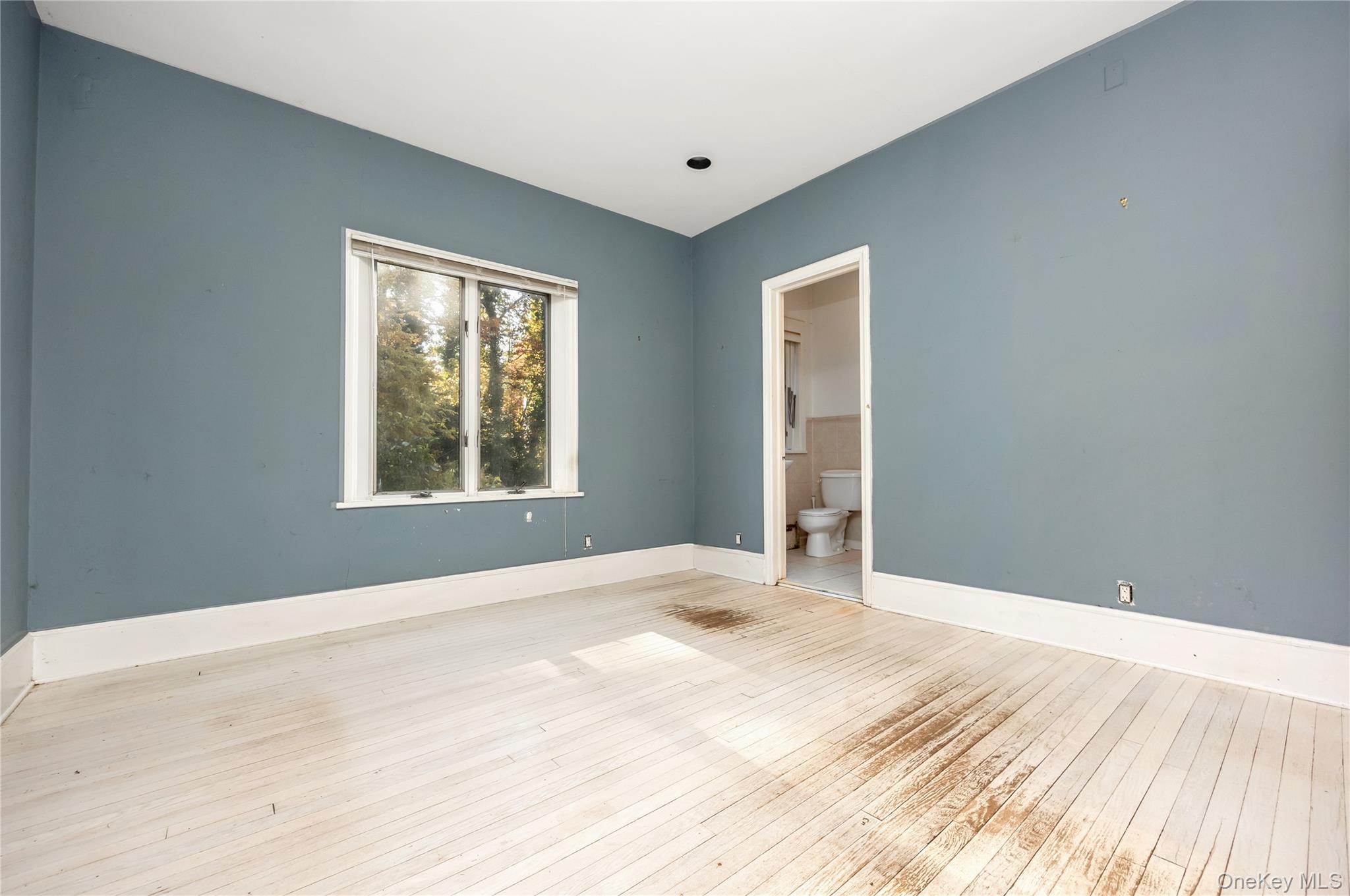 #17 photo, 5 Bagatelle Road, Dix Hills , NY 11746