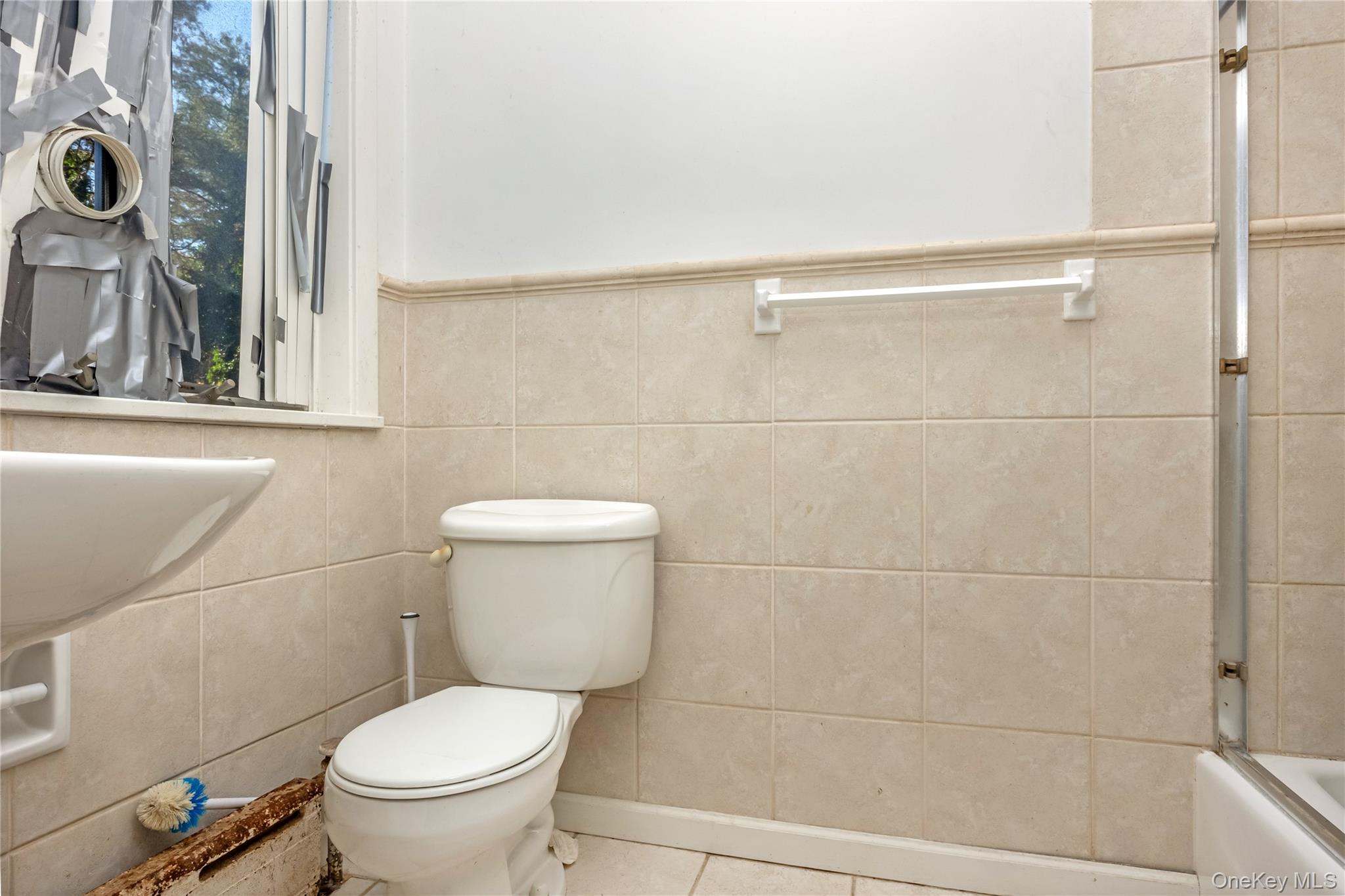 #18 photo, 5 Bagatelle Road, Dix Hills , NY 11746