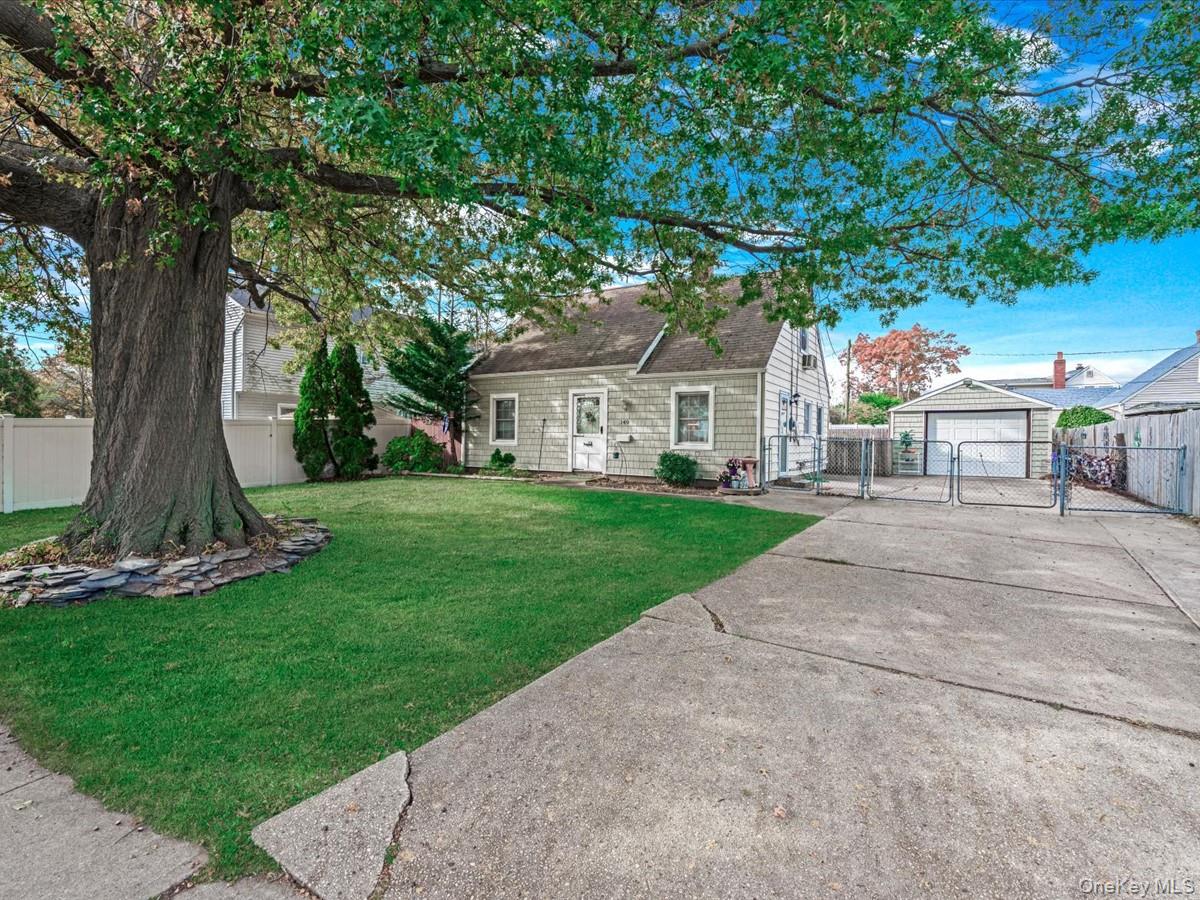 #2 photo, 140 Jerusalem Avenue, Levittown , NY 11756