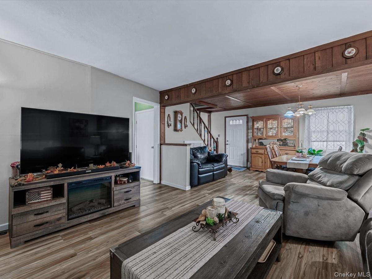 #7 photo, 140 Jerusalem Avenue, Levittown , NY 11756