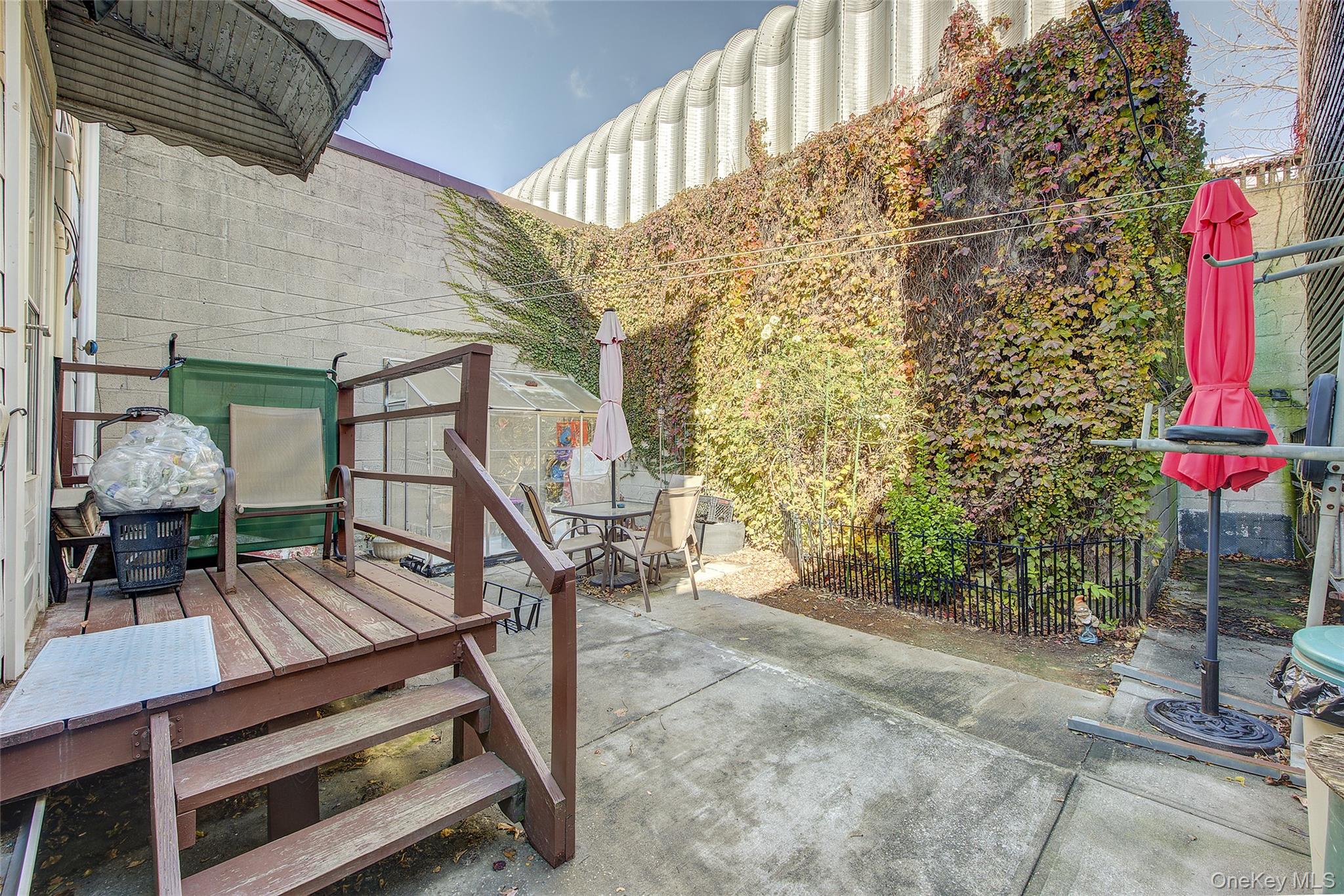 #4 photo, 1055 Wyckoff Avenue, Ridgewood , NY 11385