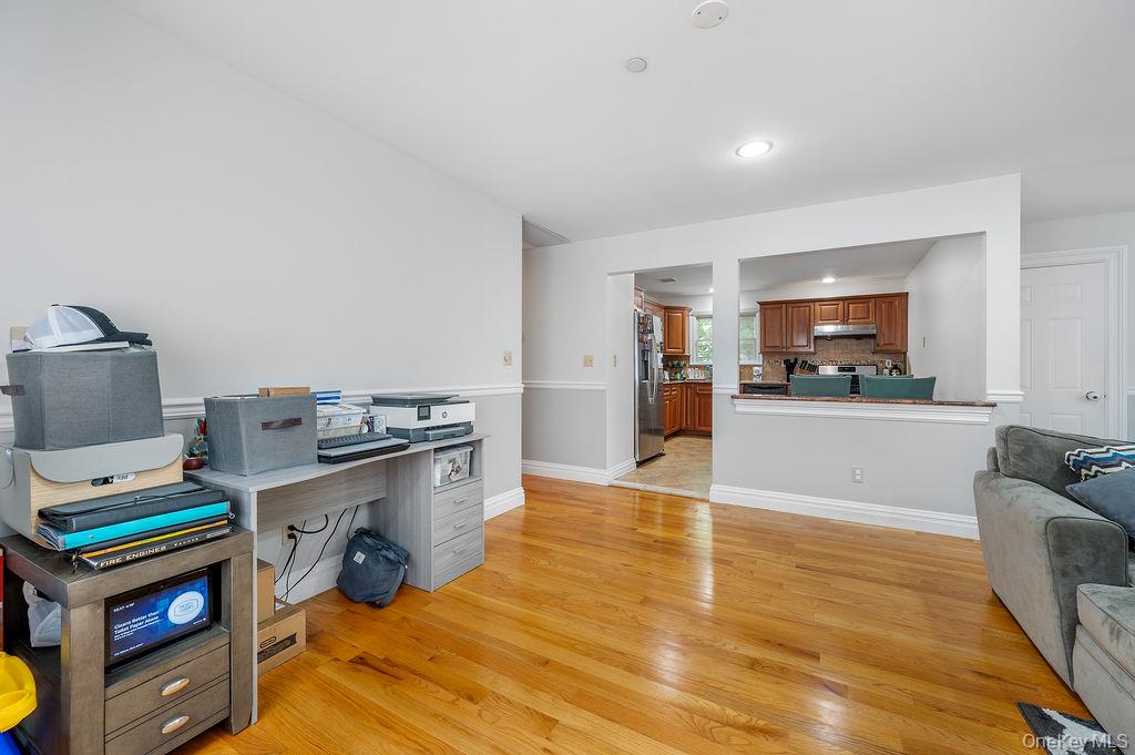 #2 photo, 253-12 58 Avenue, Little Neck , NY 11362