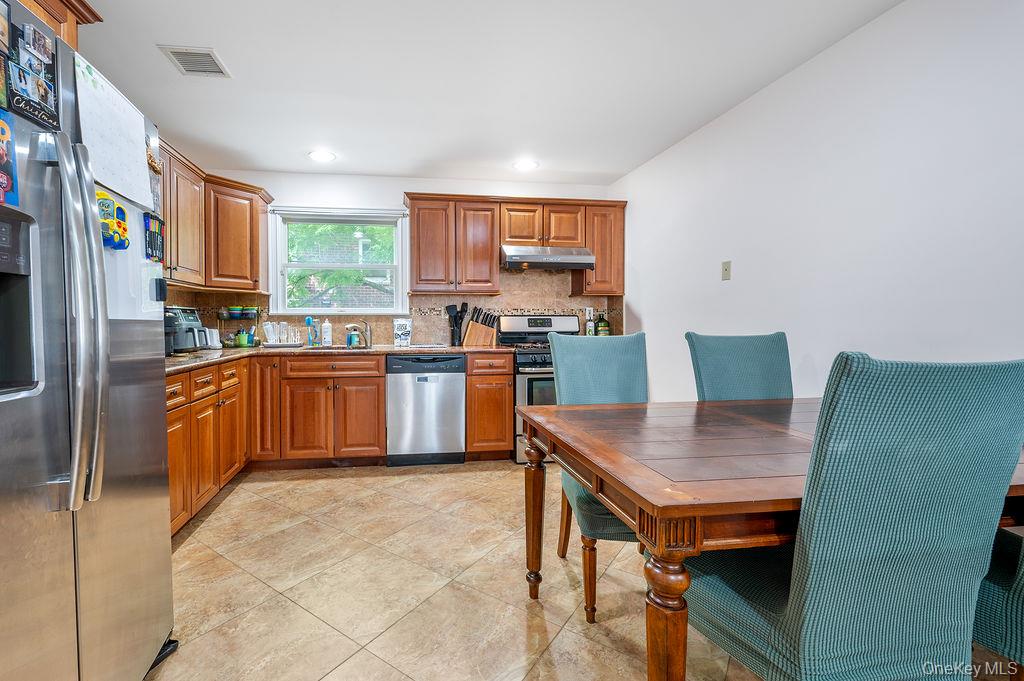 #3 photo, 253-12 58 Avenue, Little Neck , NY 11362