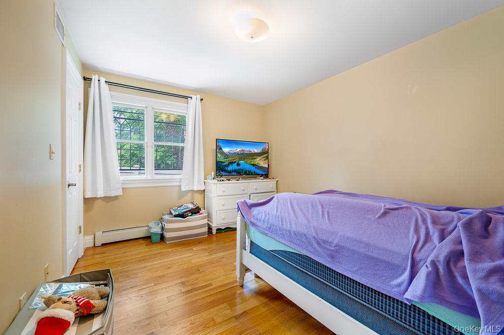 #5 photo, 253-12 58 Avenue, Little Neck , NY 11362