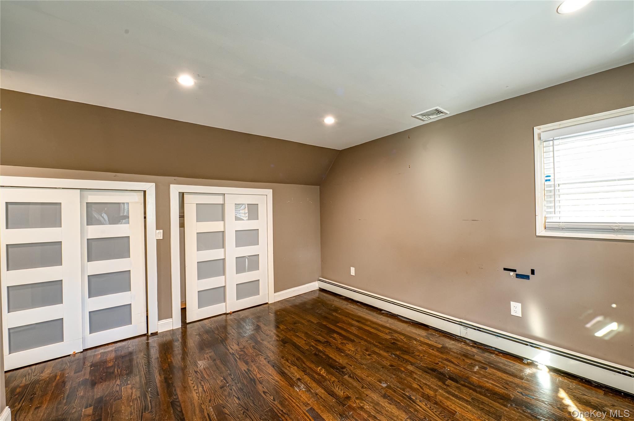 #12 photo, 11 Dwight Circle, Commack , NY 11725