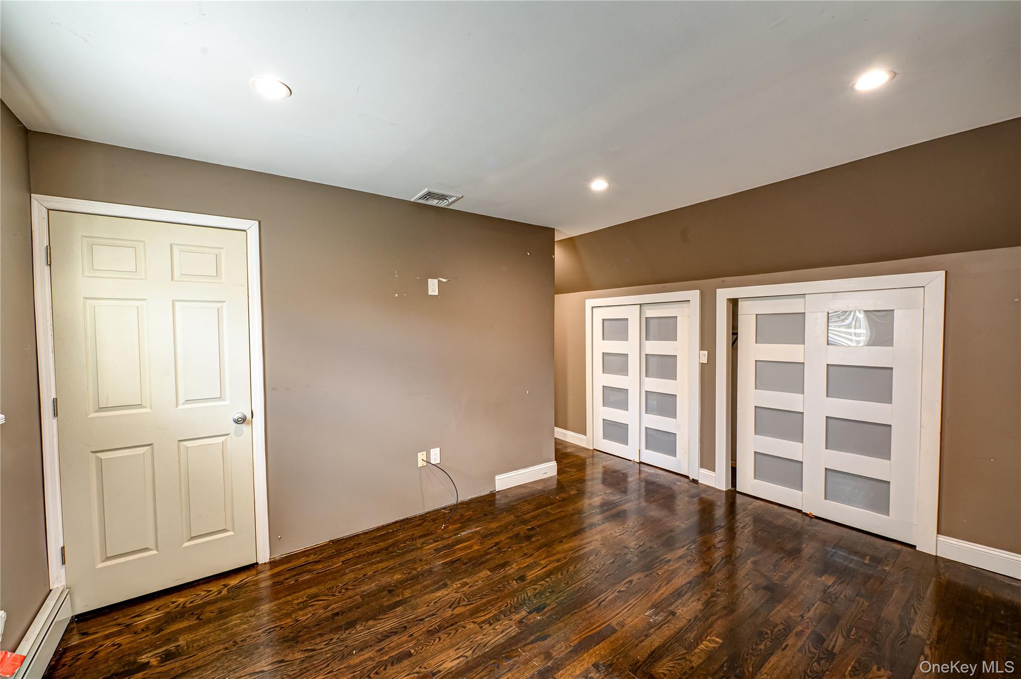 #13 photo, 11 Dwight Circle, Commack , NY 11725