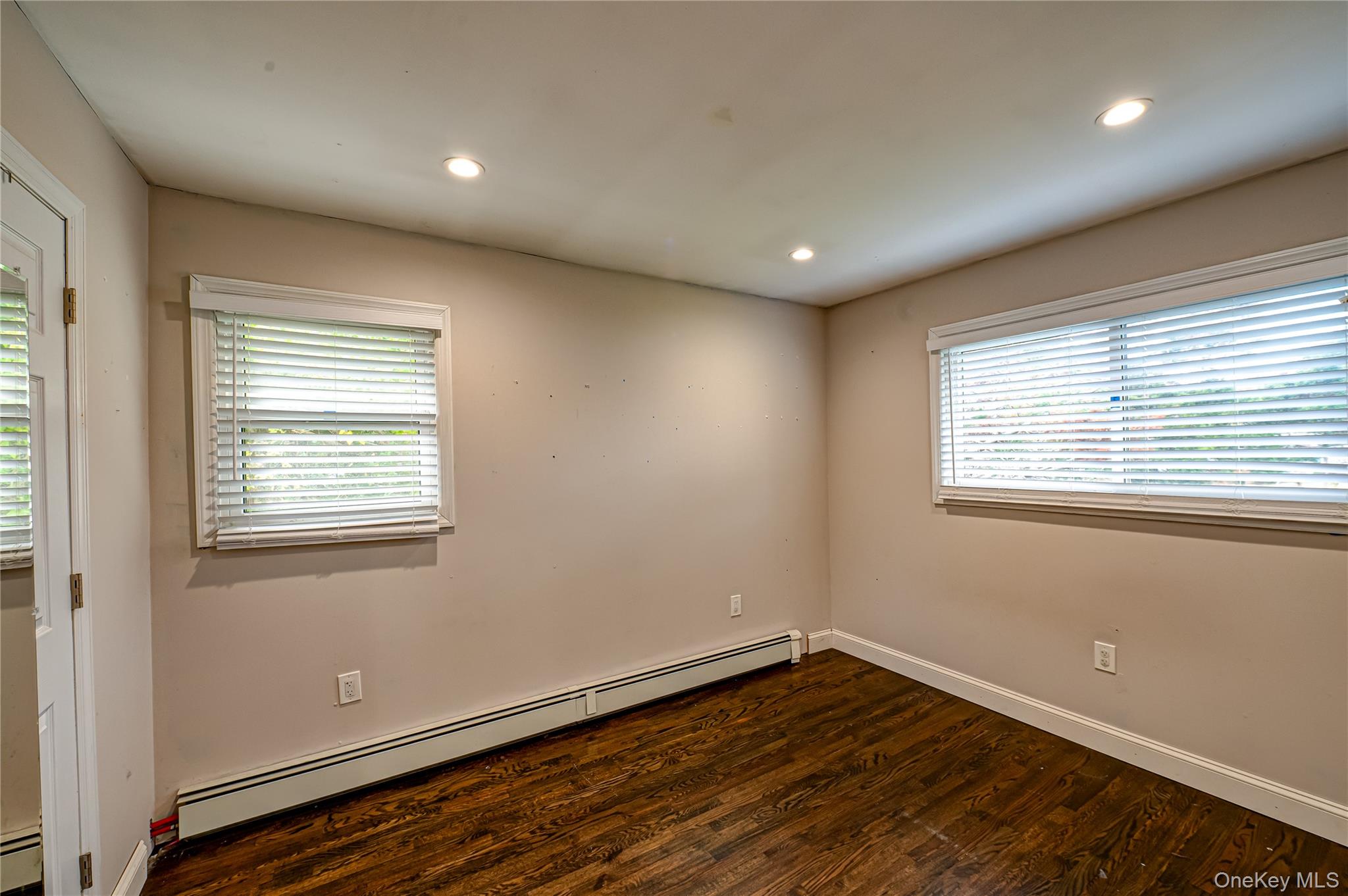 #14 photo, 11 Dwight Circle, Commack , NY 11725