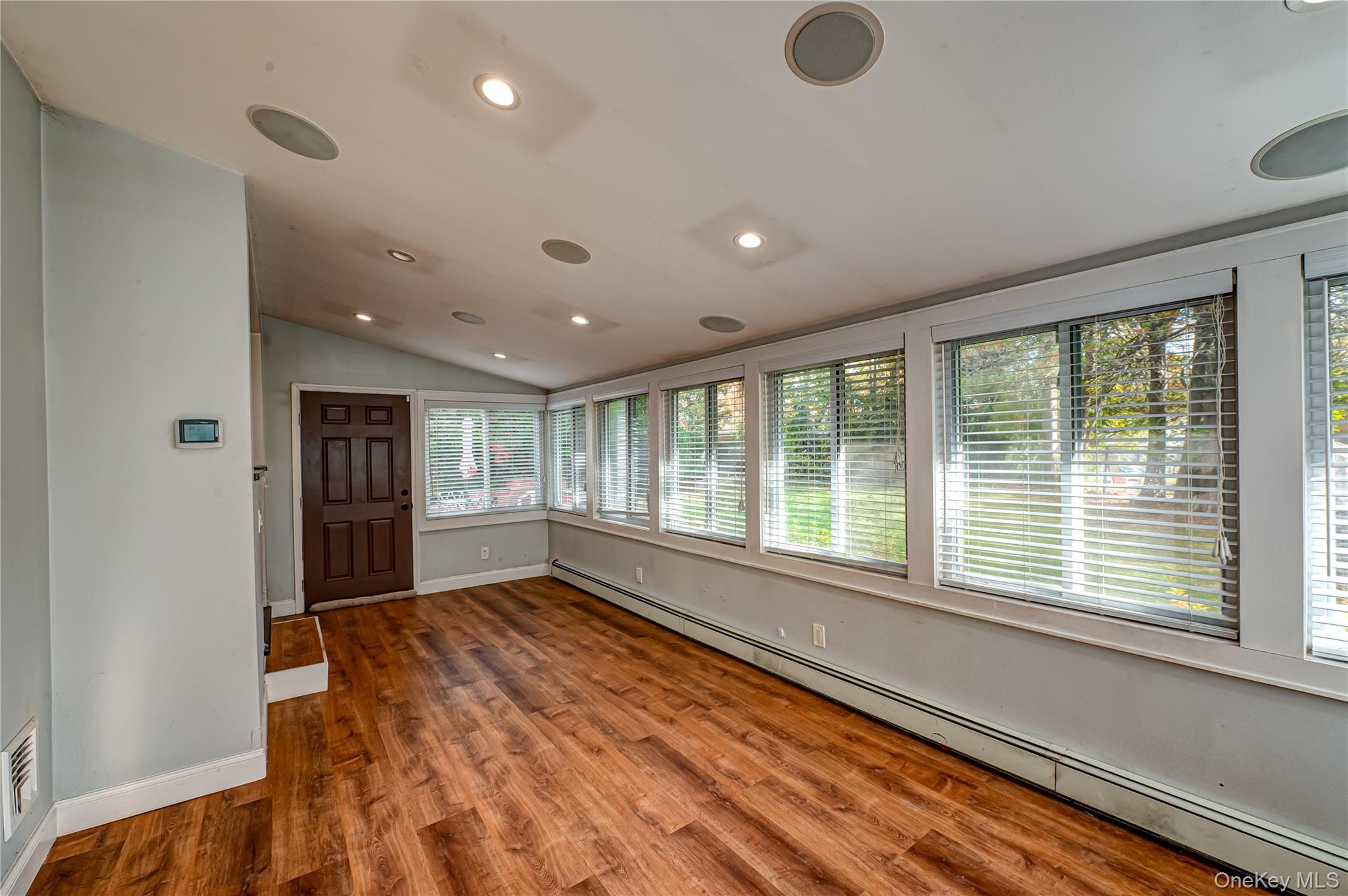 #20 photo, 11 Dwight Circle, Commack , NY 11725