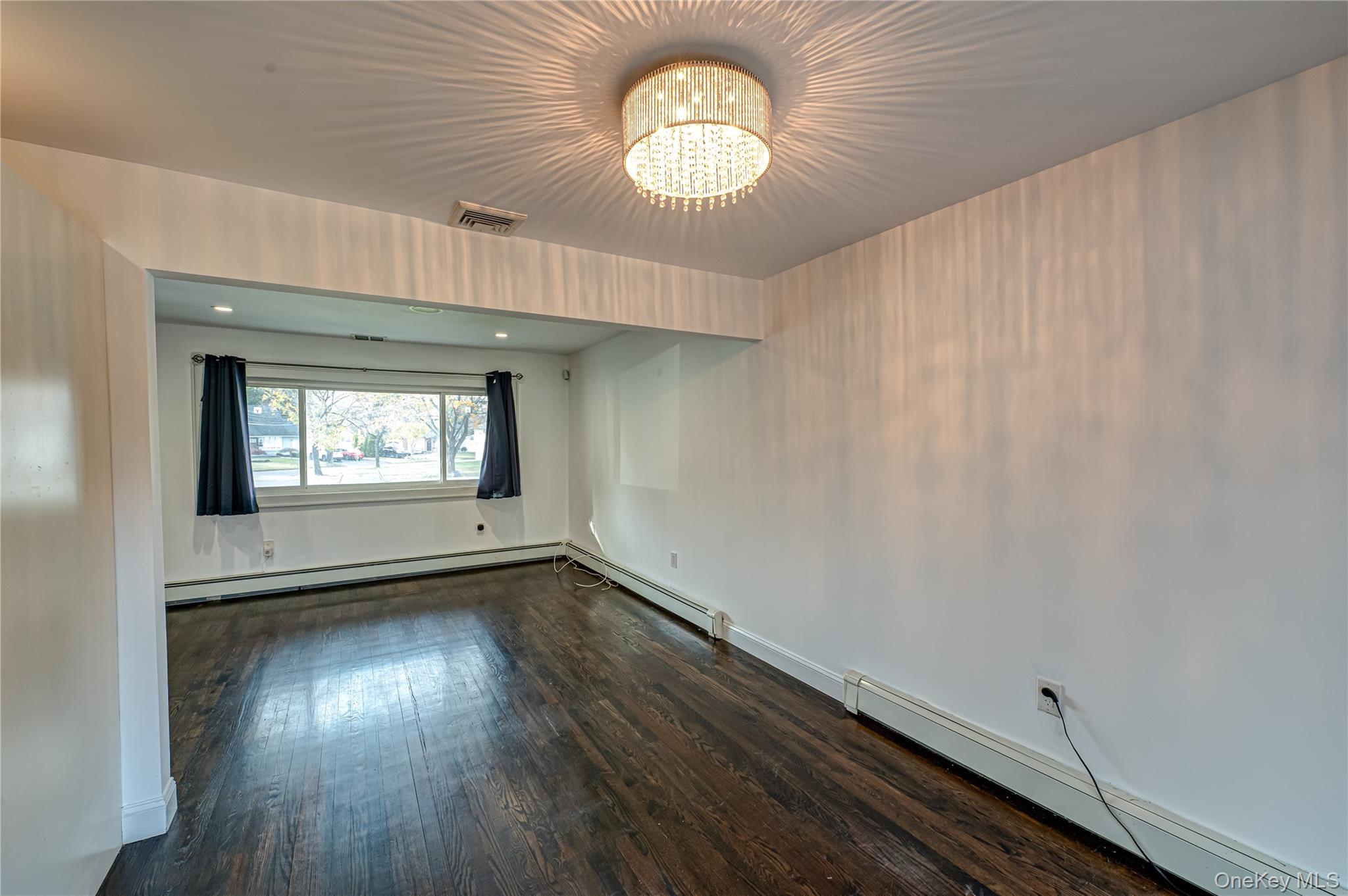 #3 photo, 11 Dwight Circle, Commack , NY 11725