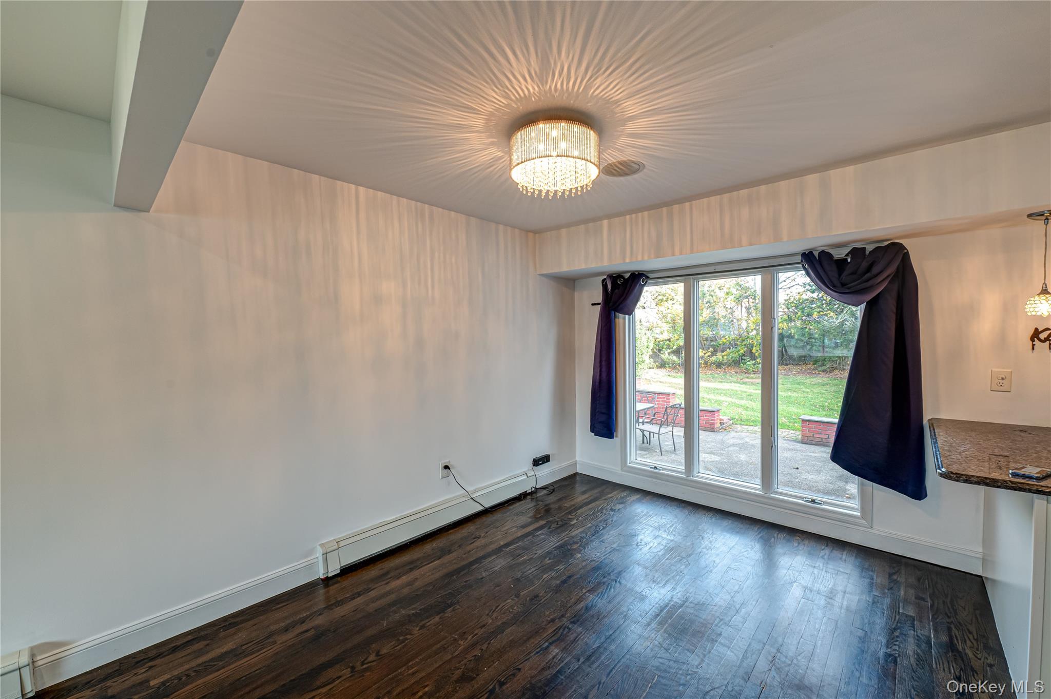 #5 photo, 11 Dwight Circle, Commack , NY 11725