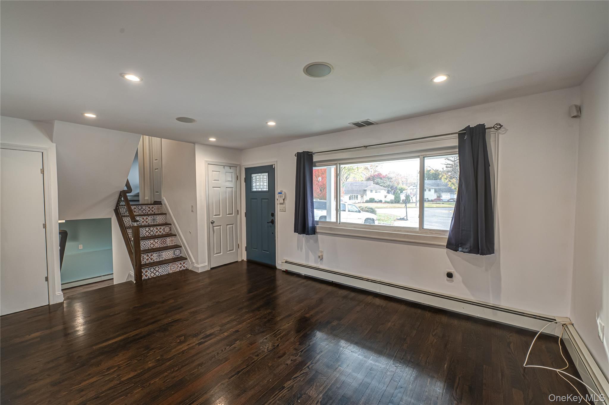 #6 photo, 11 Dwight Circle, Commack , NY 11725