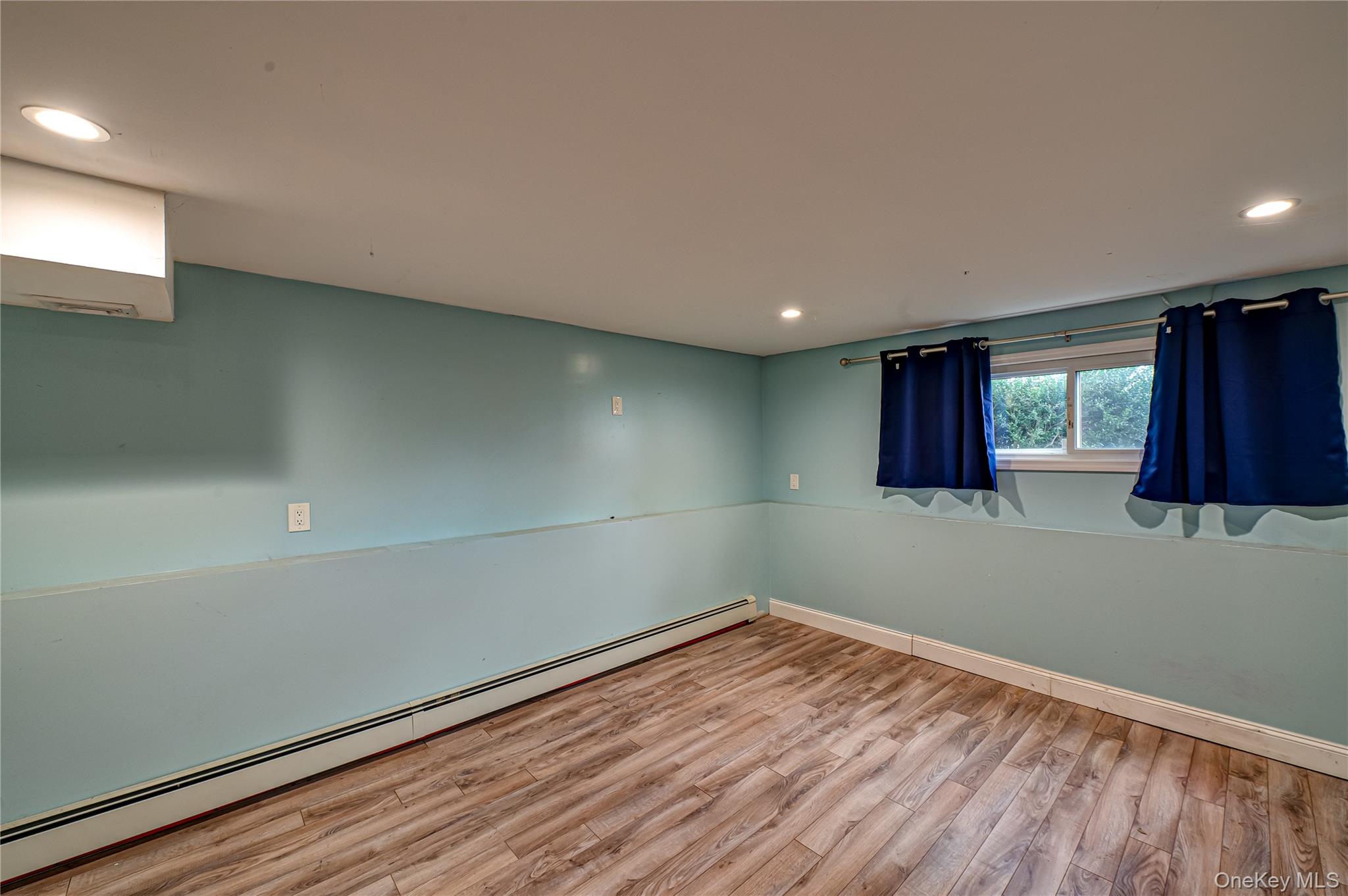 #9 photo, 11 Dwight Circle, Commack , NY 11725