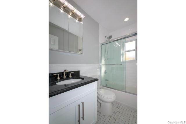 #7 photo, 92 South Clinton Avenue, Bay Shore , NY 11706