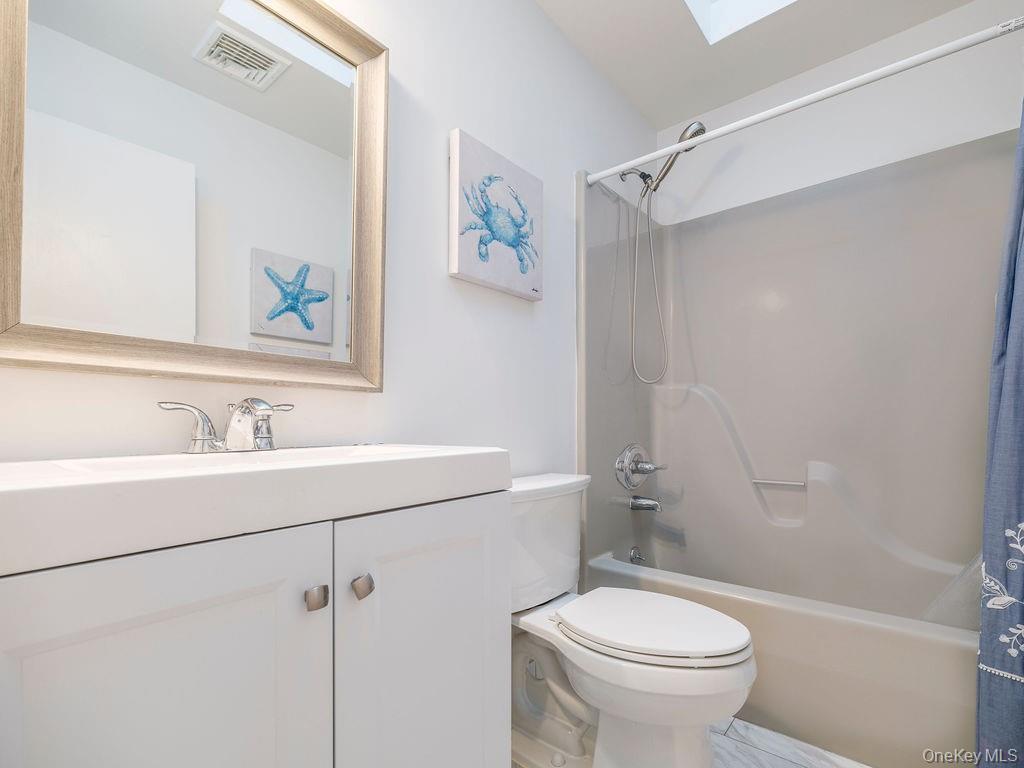 #11 photo, 2400 Aldrich Lane, Laurel , NY 11948