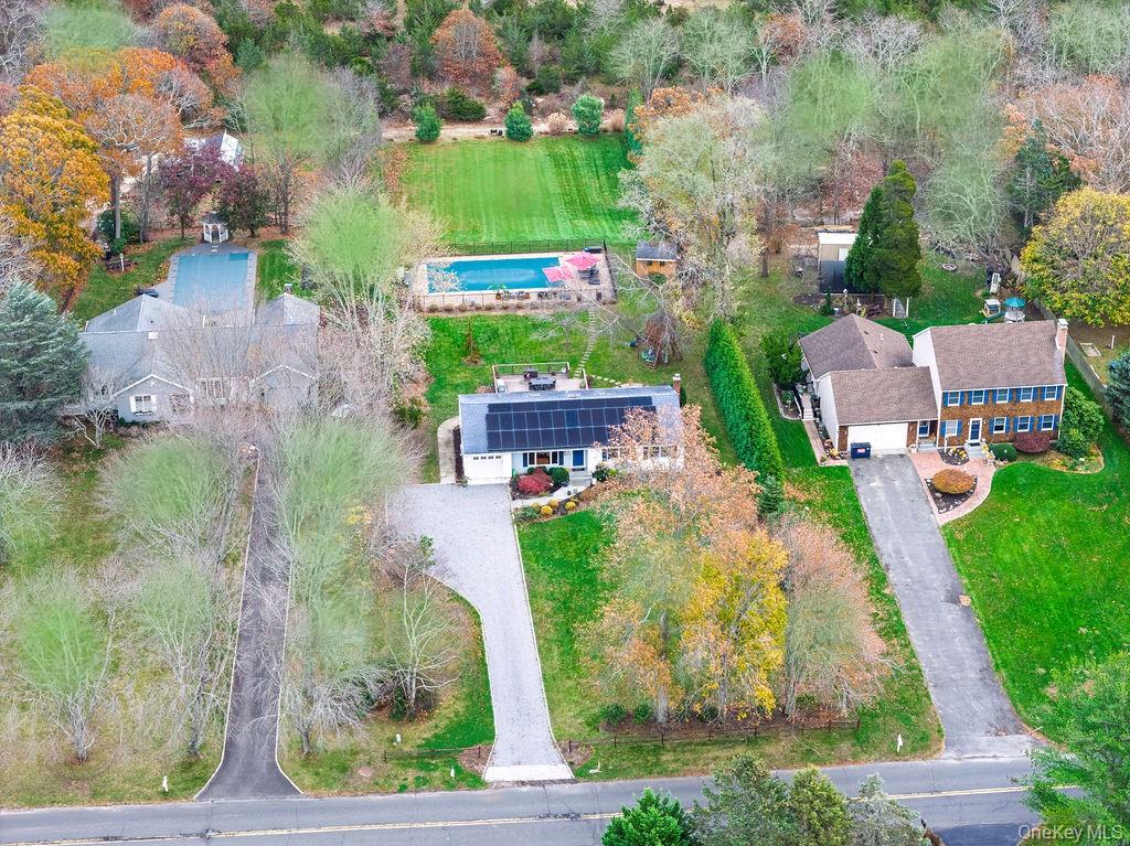 #17 photo, 2400 Aldrich Lane, Laurel , NY 11948