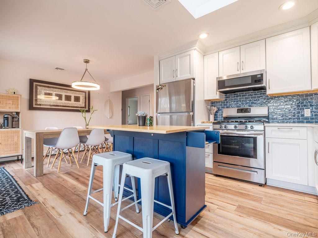 #5 photo, 2400 Aldrich Lane, Laurel , NY 11948