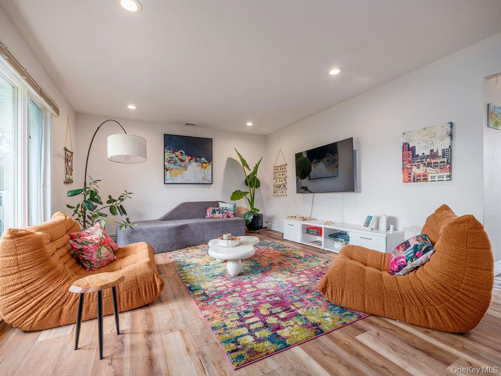 #6 photo, 2400 Aldrich Lane, Laurel , NY 11948