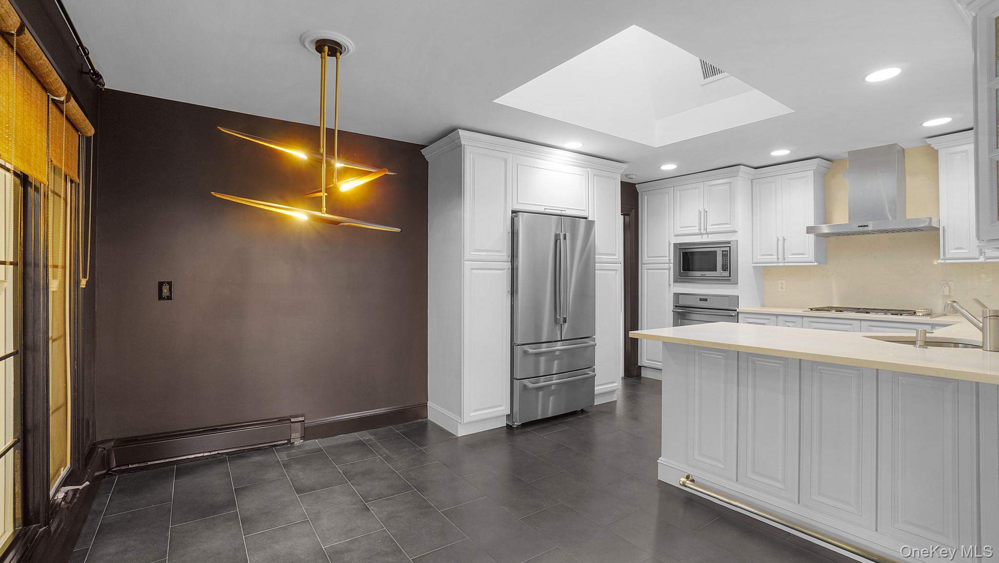 #11 photo, 67 Royal Way, New Hyde Park , NY 11040