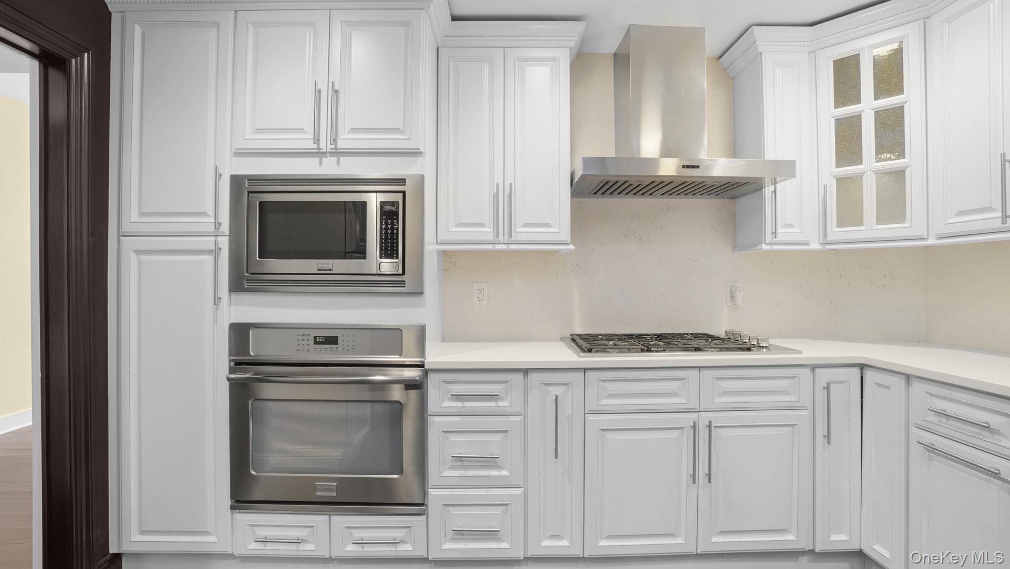 #13 photo, 67 Royal Way, New Hyde Park , NY 11040