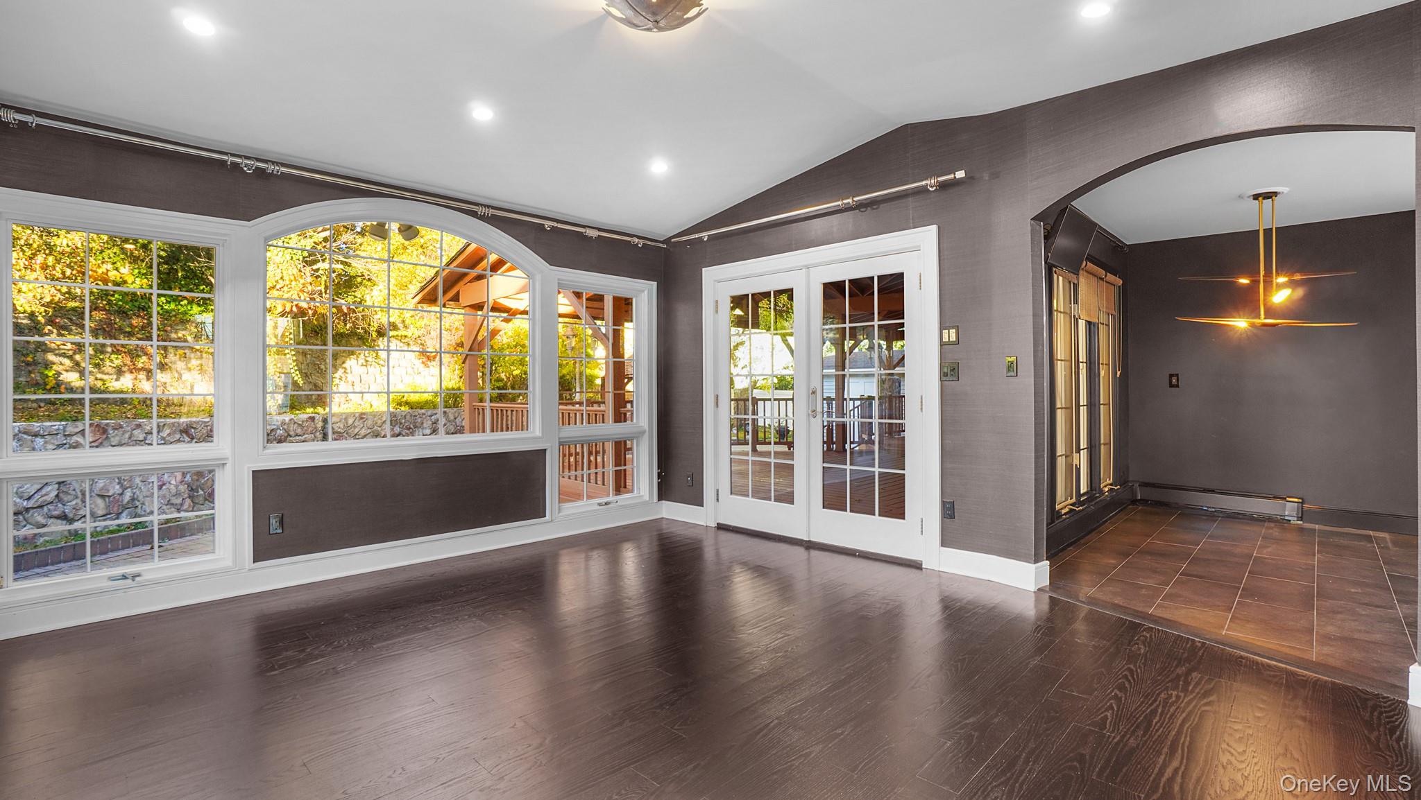 #18 photo, 67 Royal Way, New Hyde Park , NY 11040