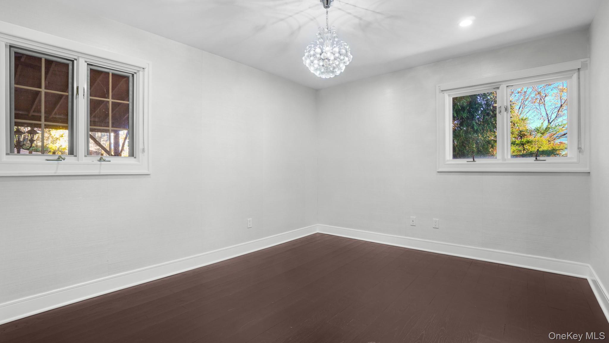 #19 photo, 67 Royal Way, New Hyde Park , NY 11040