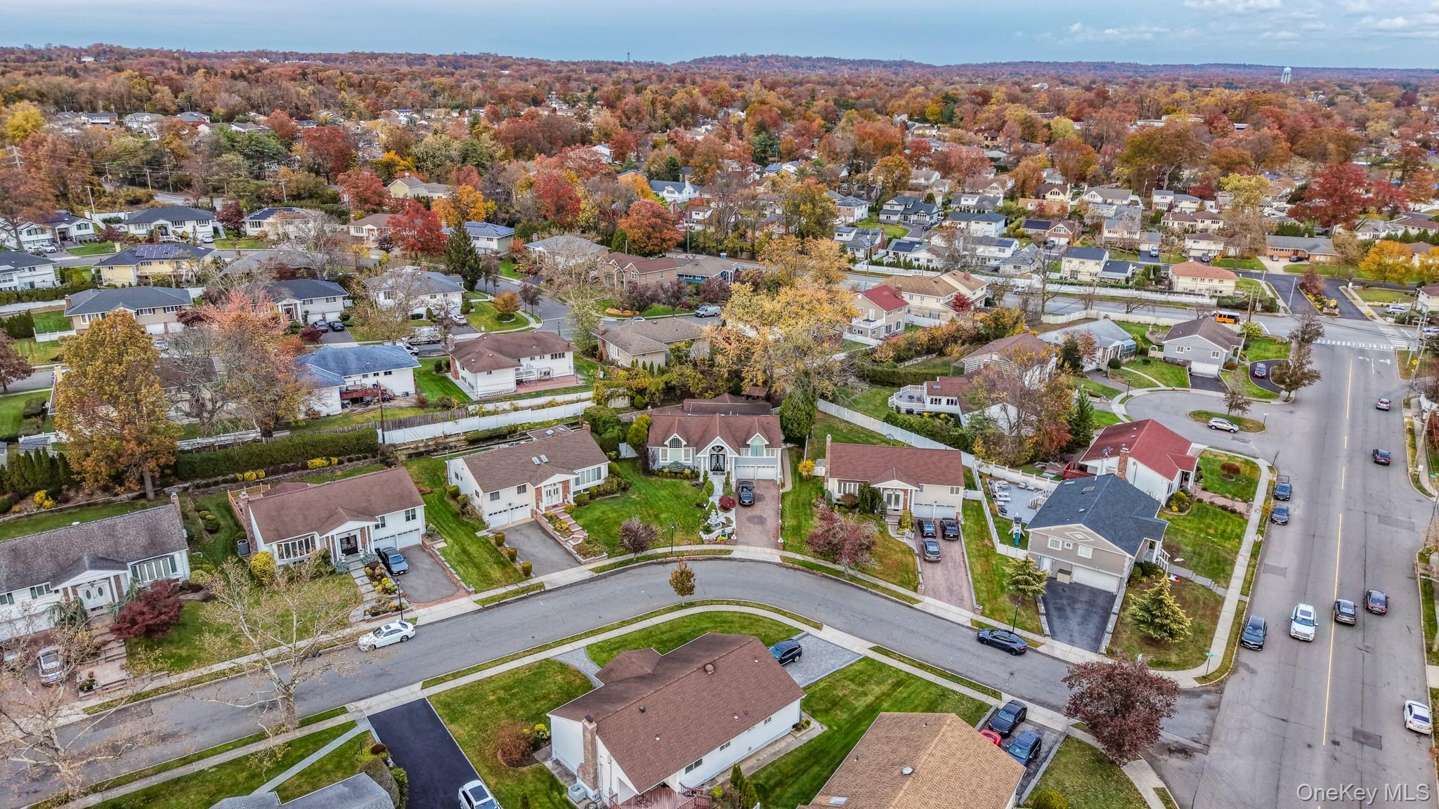 #2 photo, 67 Royal Way, New Hyde Park , NY 11040