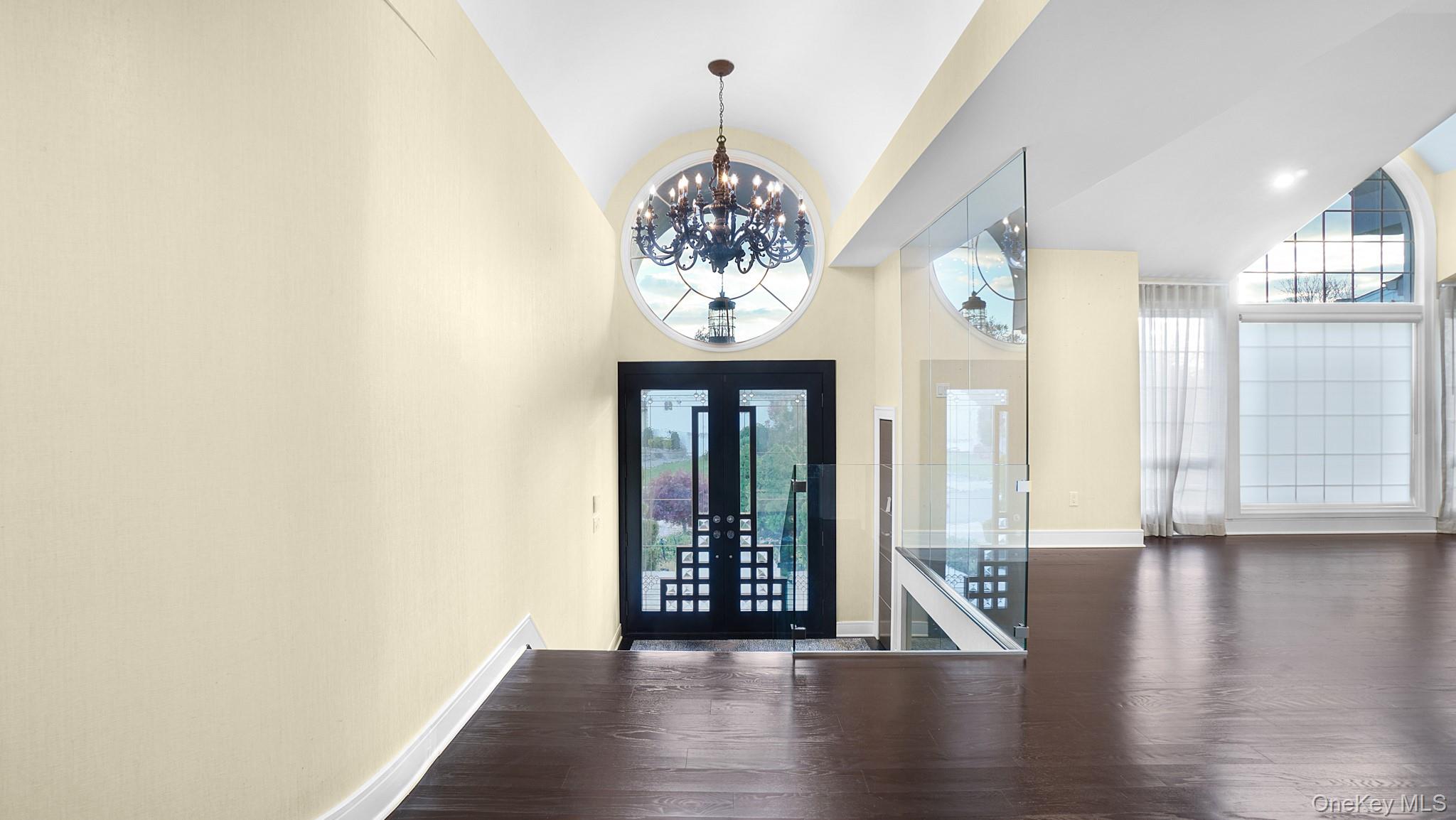 #8 photo, 67 Royal Way, New Hyde Park , NY 11040