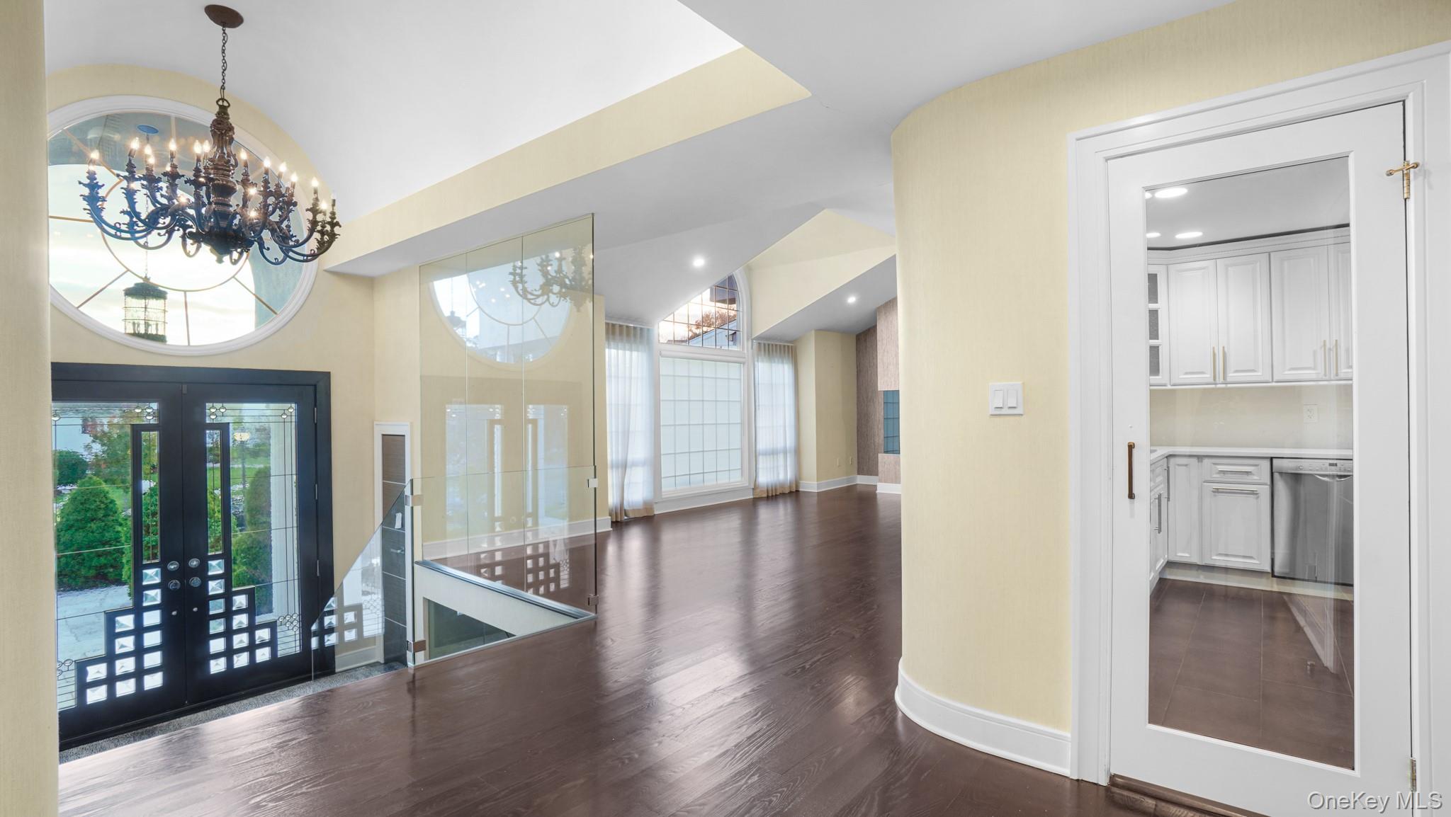 #9 photo, 67 Royal Way, New Hyde Park , NY 11040