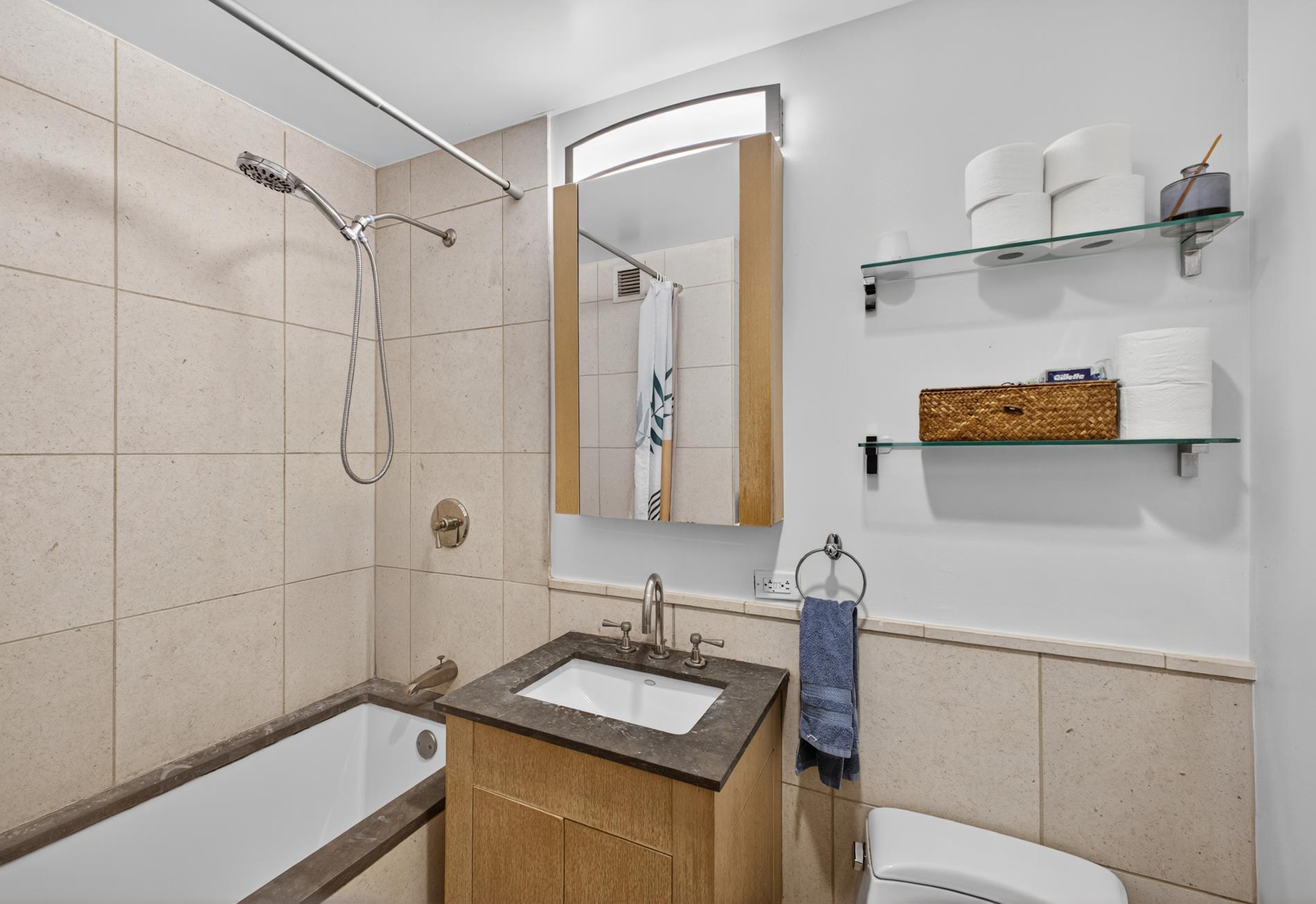 #10 photo, 350 W 42nd Street, Clinton , NY 10036