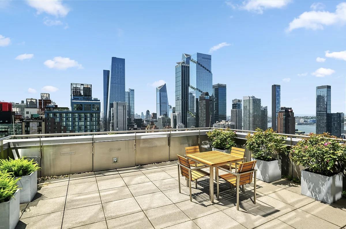 #12 photo, 350 W 42nd Street, Clinton , NY 10036