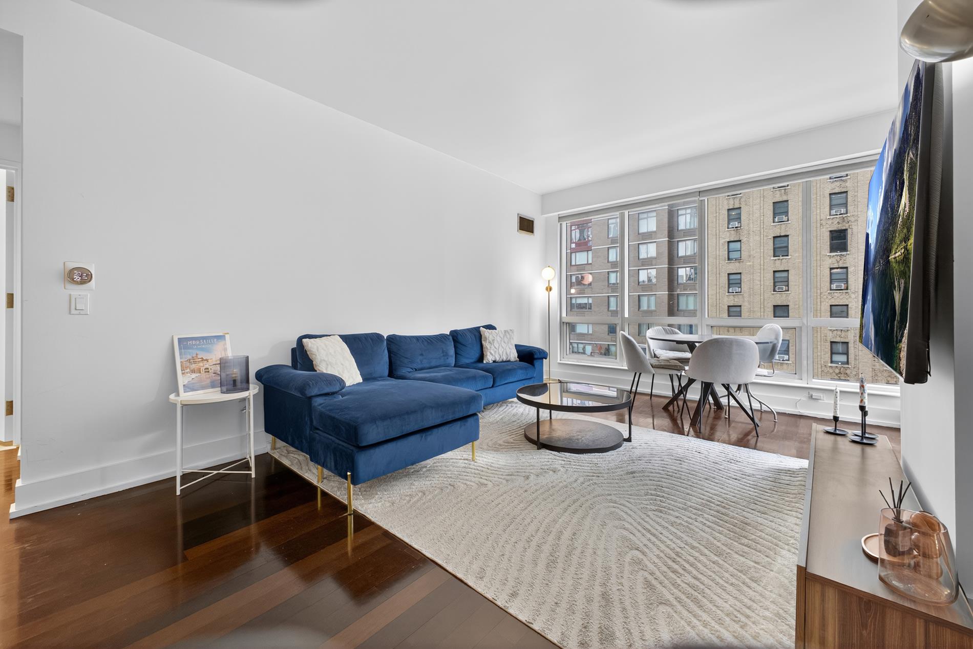 #4 photo, 350 W 42nd Street, Clinton , NY 10036