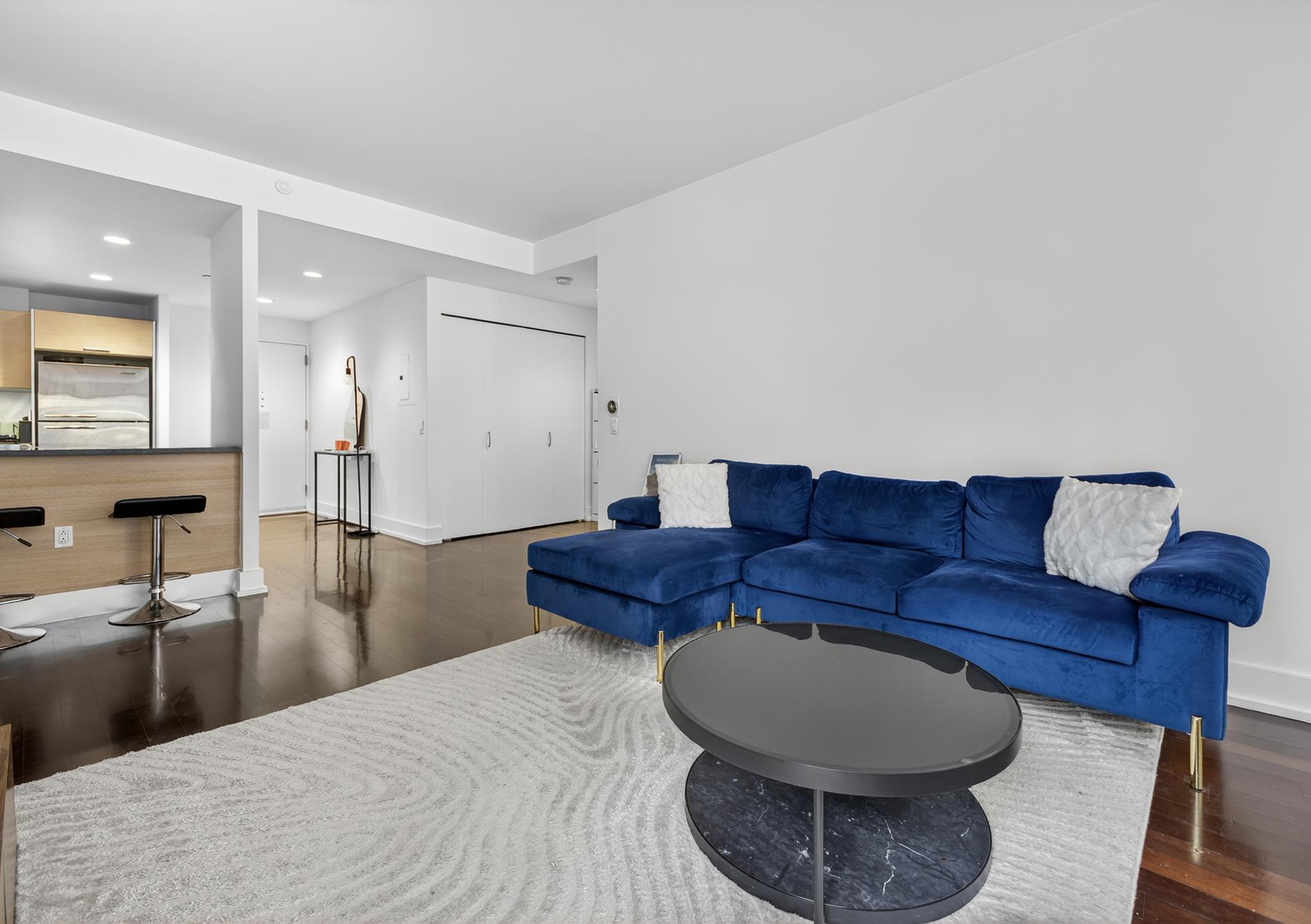 #5 photo, 350 W 42nd Street, Clinton , NY 10036