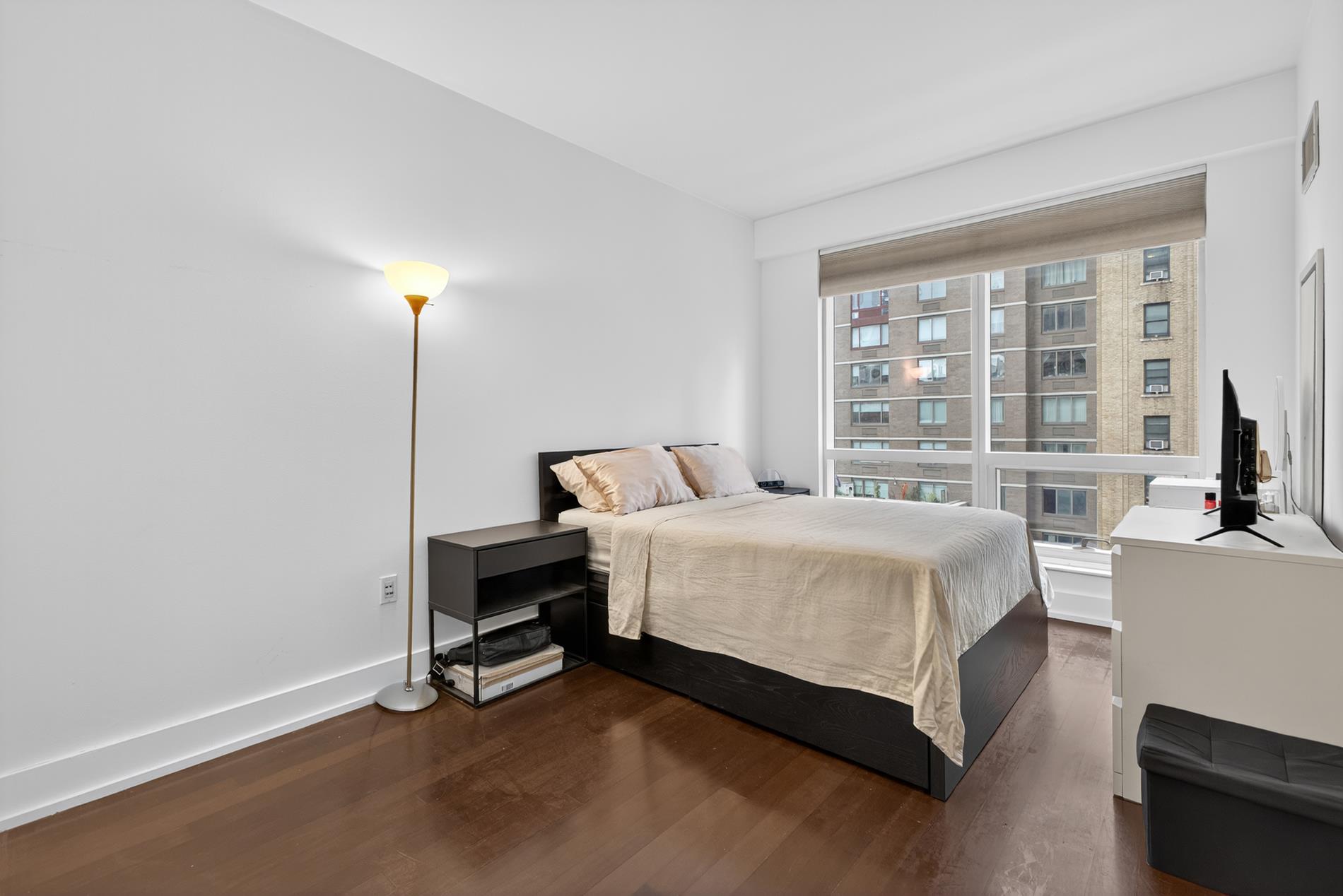 #8 photo, 350 W 42nd Street, Clinton , NY 10036