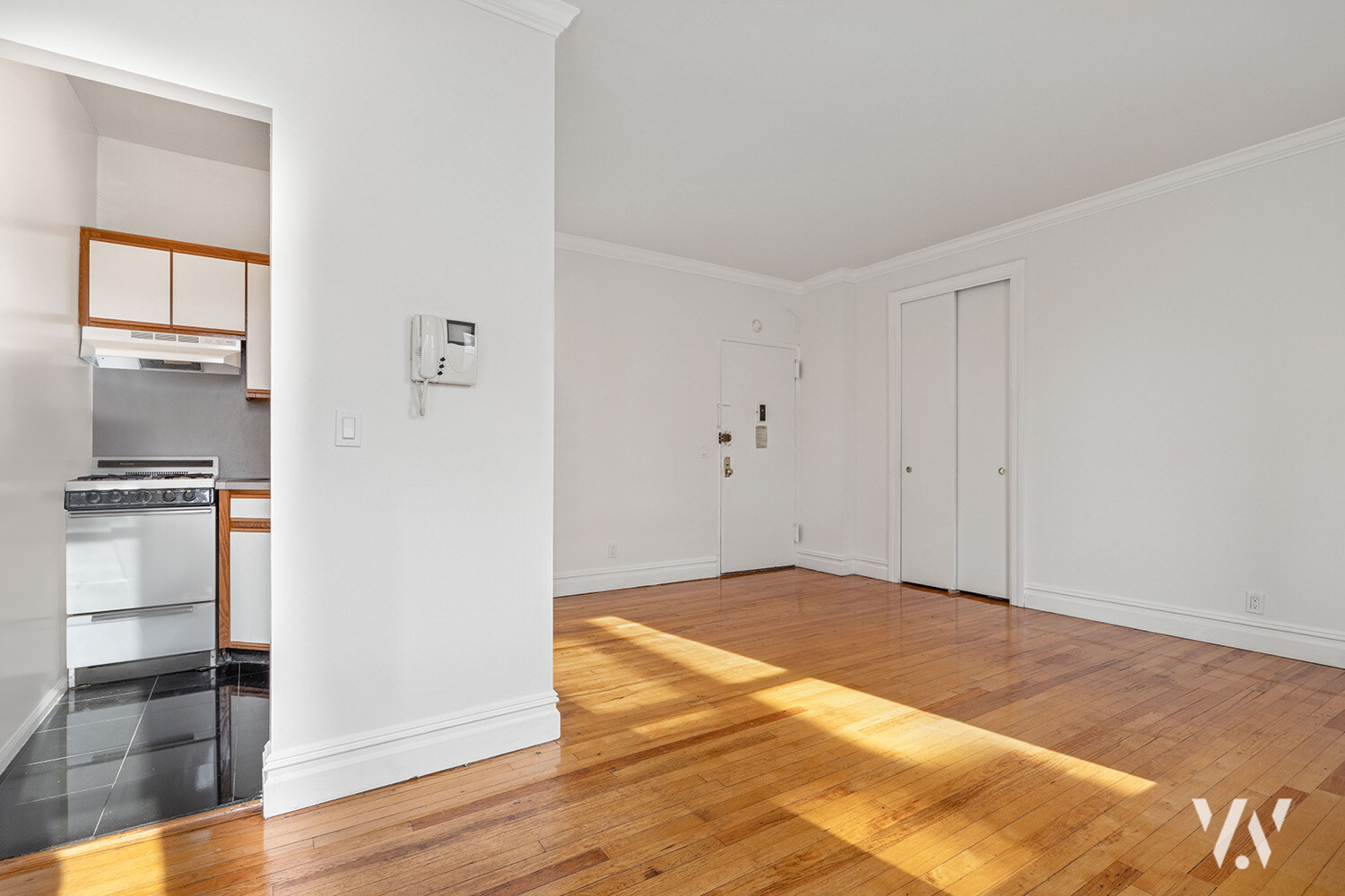 #6 photo, 112 W 72ND Street, Lincoln Square , NY 10023