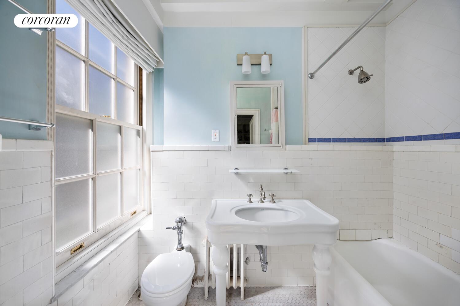 #14 photo, 137 E 66TH Street, Lenox Hill , NY 10065