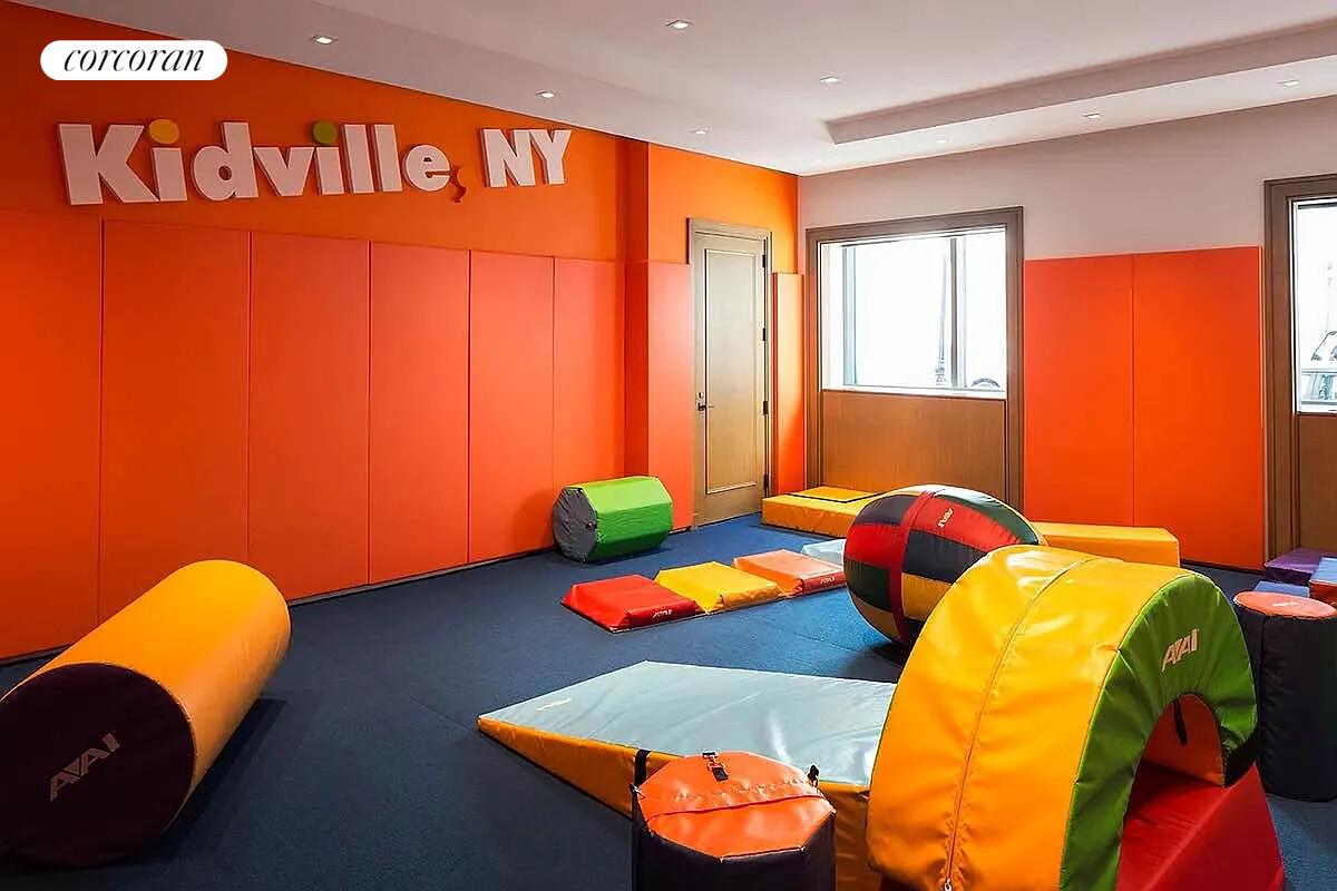 #21 photo, New York City, Lincoln Square , NY 10069