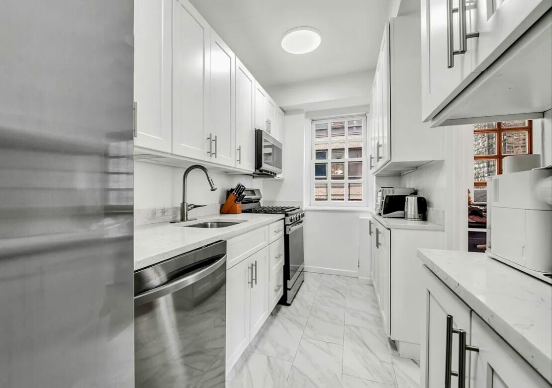 #6 photo, 321 E 48th Street, Turtle Bay , NY 10017