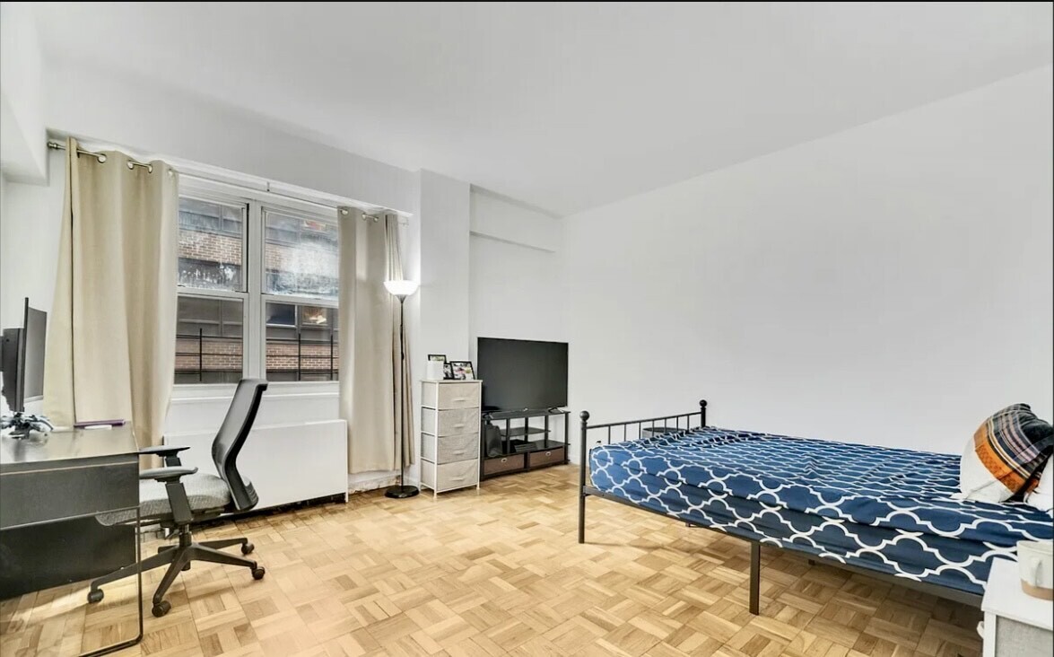 #9 photo, 321 E 48th Street, Turtle Bay , NY 10017