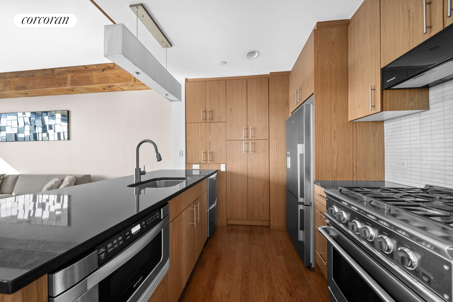 #4 photo, Hunters Point, Hunters Point , NY 11101